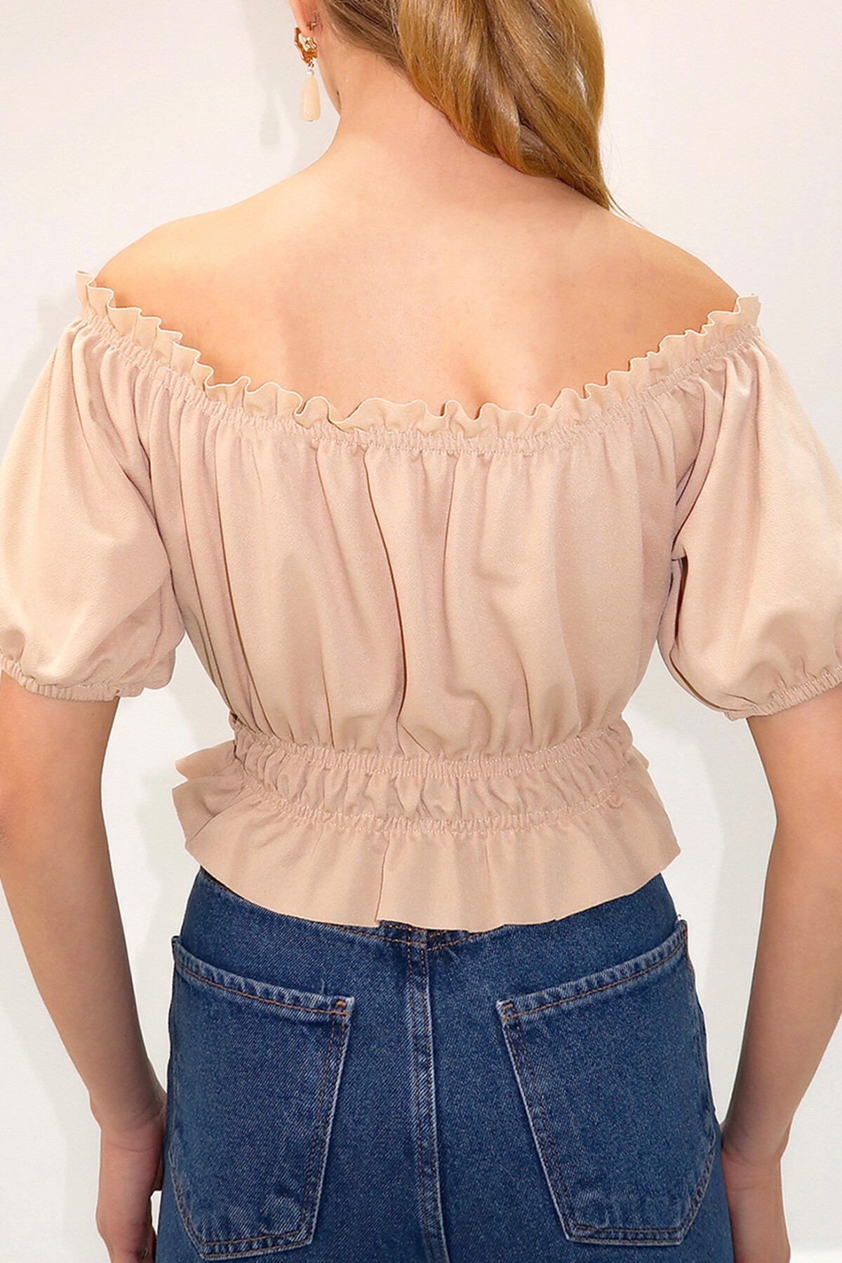 Camel Madonna Yaka Beli Ve Kolları Lastikli Önü Büzgülü Crop Dokuma Bluz