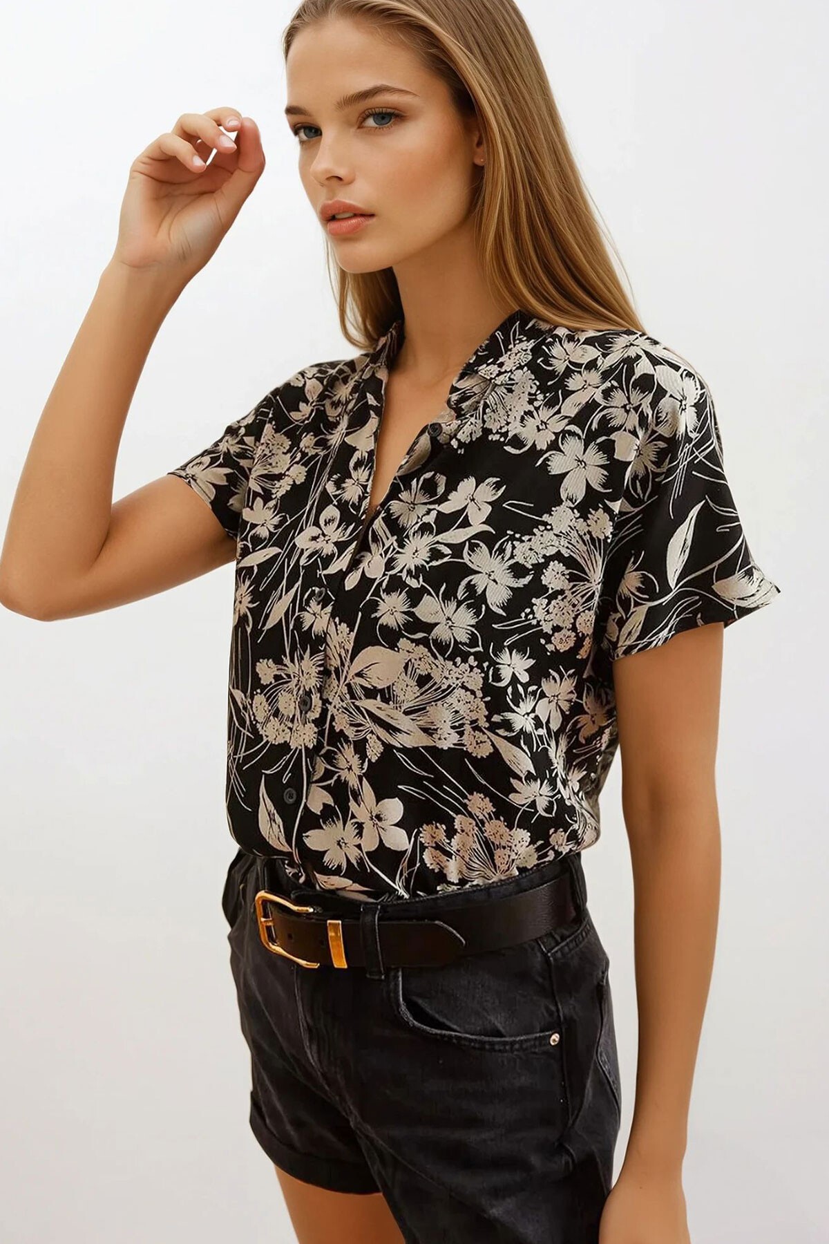 Siyah Beyaz Çiçekli Viskon Yarasa Gömlek