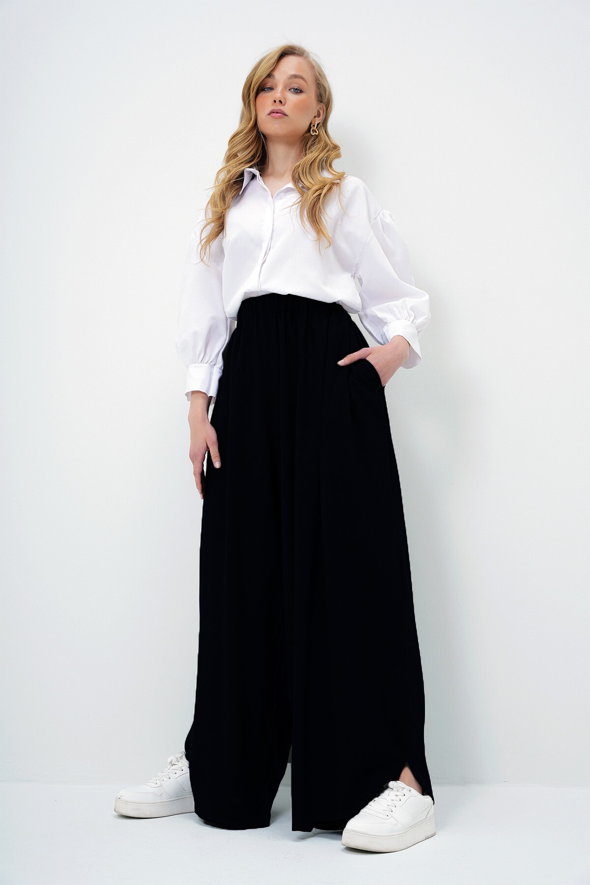 Siyah Çift Cepli Dökümlü Bol Kesim Dokuma Pantolon