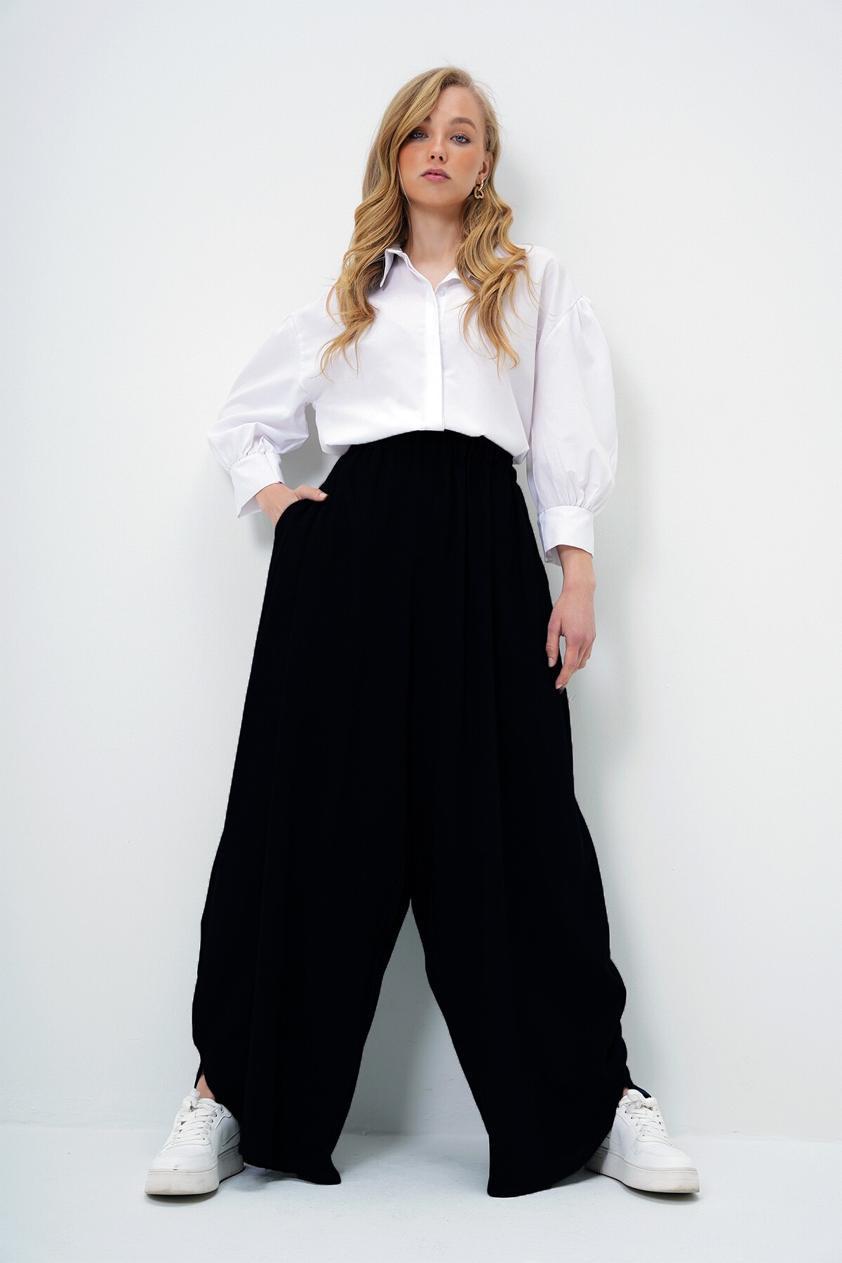 Siyah Çift Cepli Dökümlü Bol Kesim Dokuma Pantolon