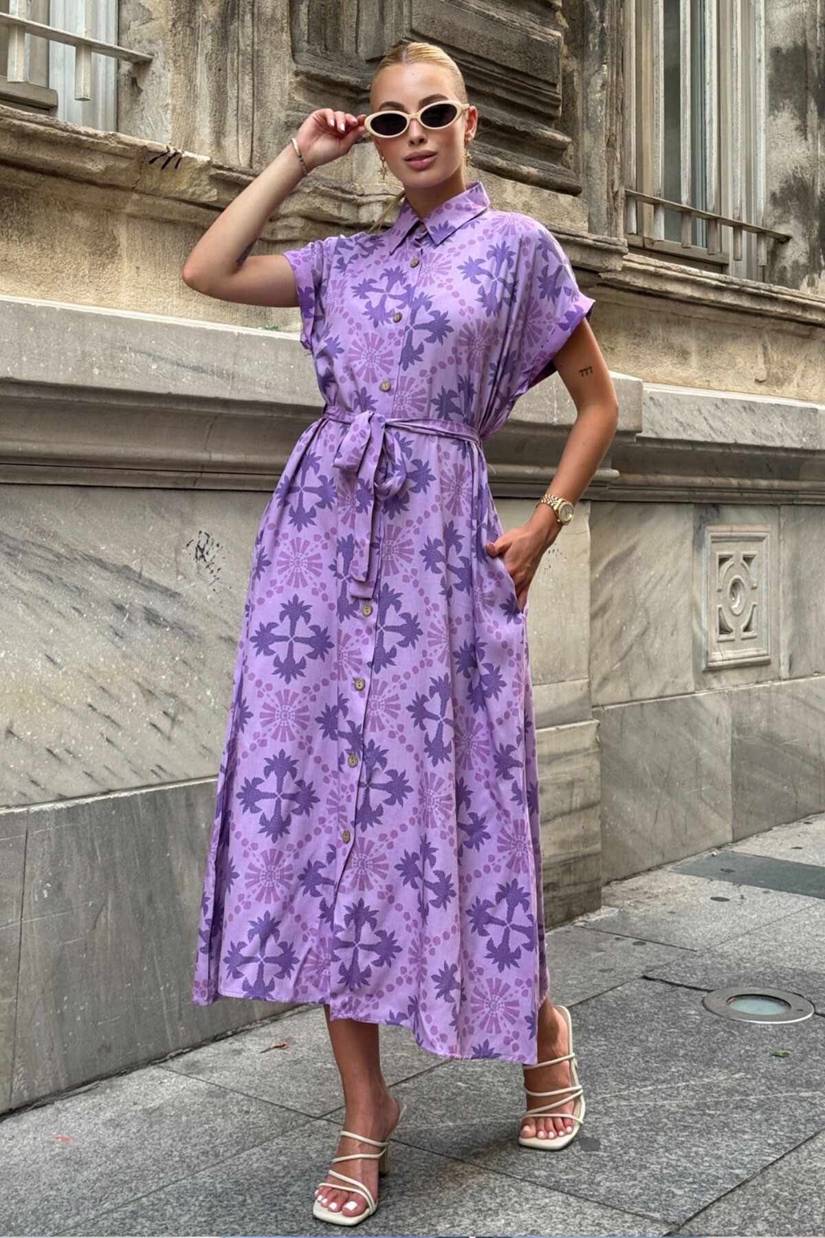 Lila Desenli Kuşaklı Düğme Kamapalı Gömlek Yaka Midi Elbise