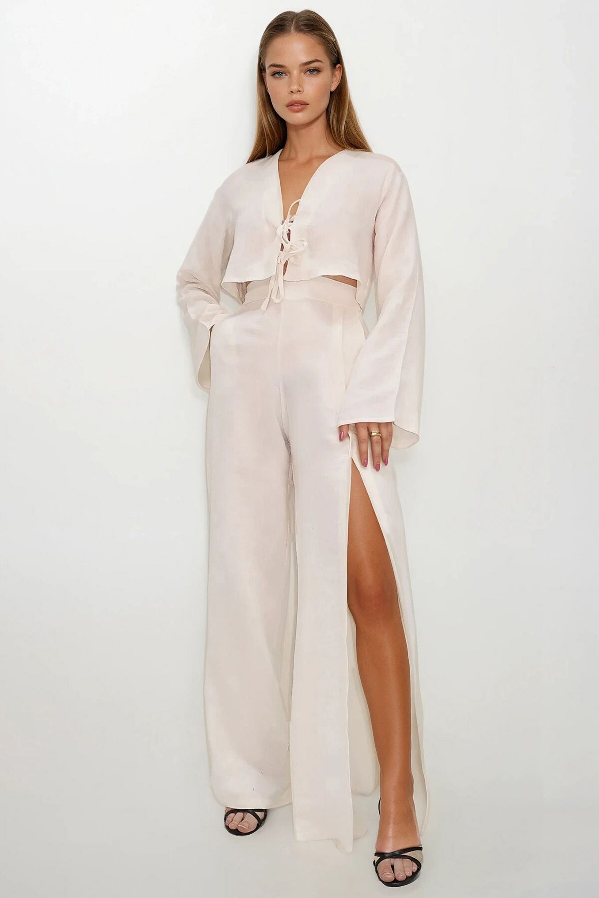 Ekru Beli Lastikli Çift Cepli Yırtmaç Detaylı Pantolon Ve Bağlama Detaylı Crop Bluz Müslin Takım