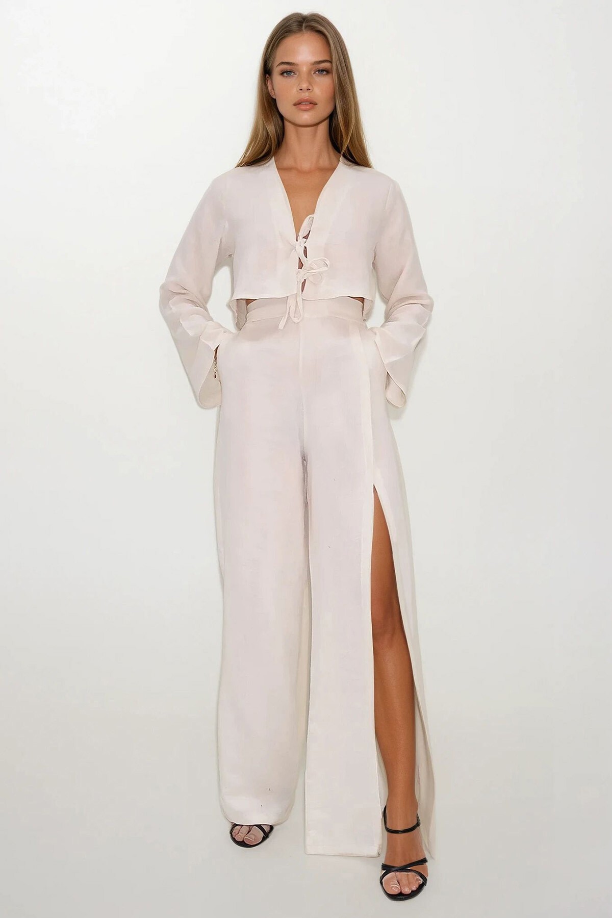 Ekru Beli Lastikli Çift Cepli Yırtmaç Detaylı Pantolon Ve Bağlama Detaylı Crop Bluz Müslin Takım