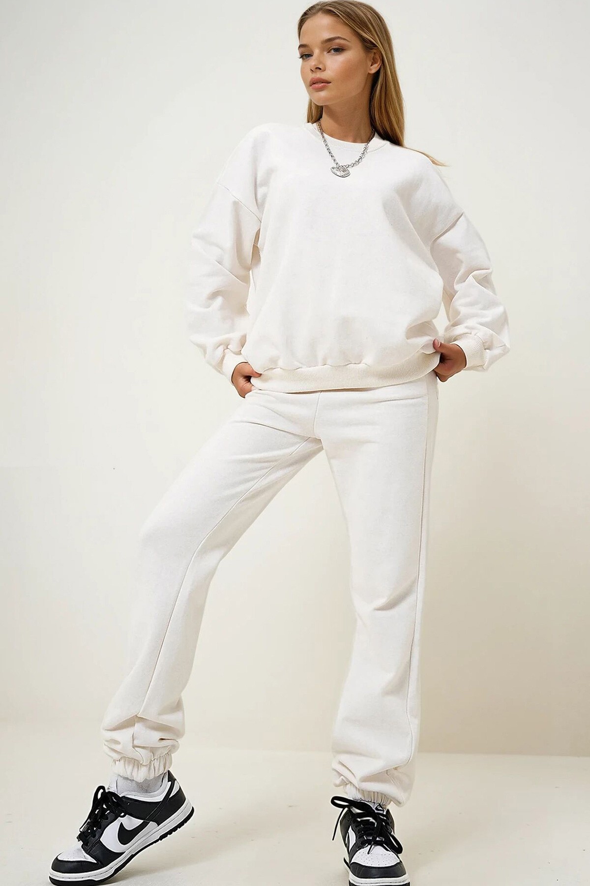 Ekru Bisiklet Yaka Beli Ve Paçası Lastikli İki İplik Basic Eşofman Takımı