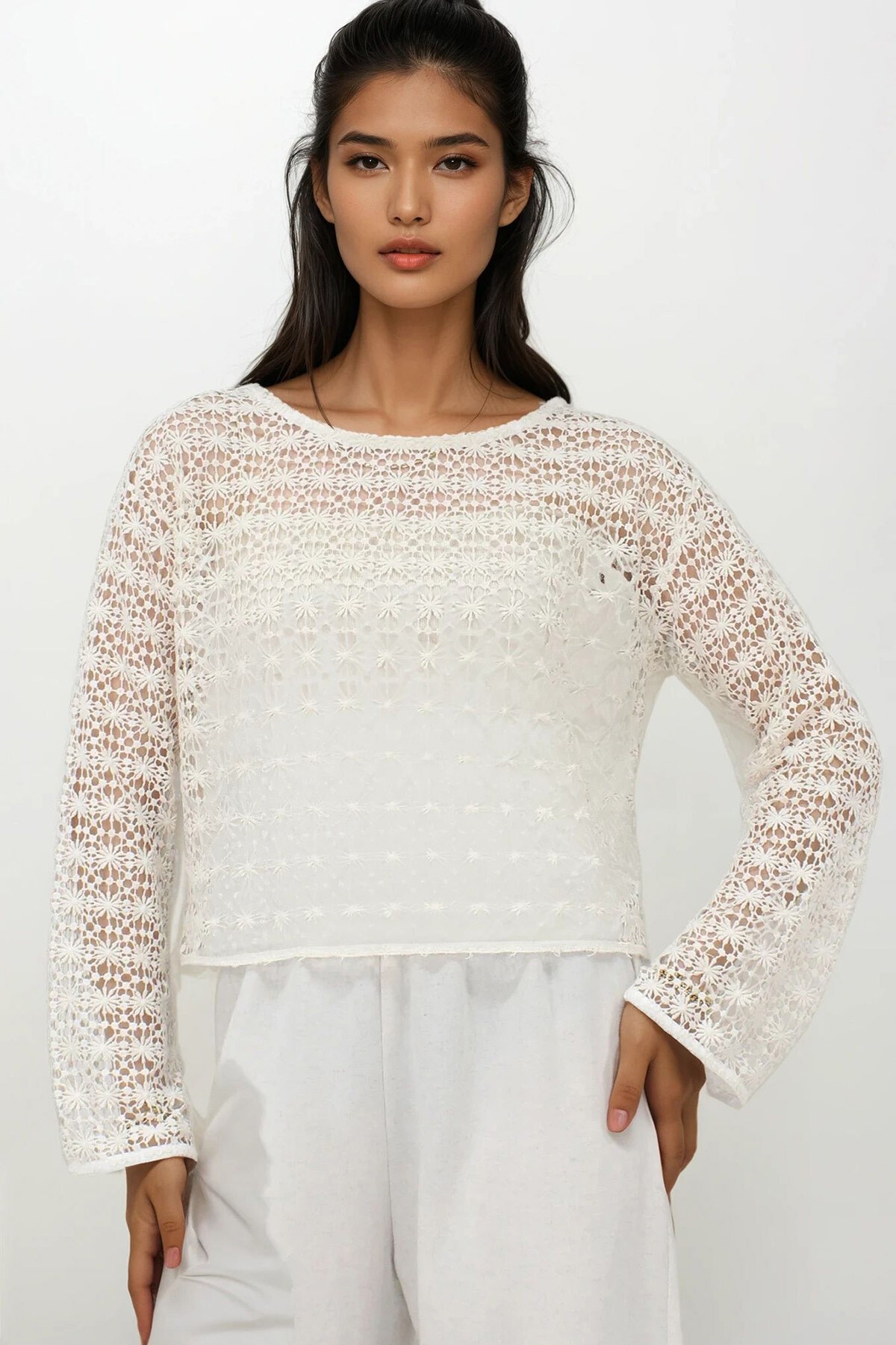 Ekru Bisiklet Yaka İçi Astarlı Kolsuz Güpür Bluz