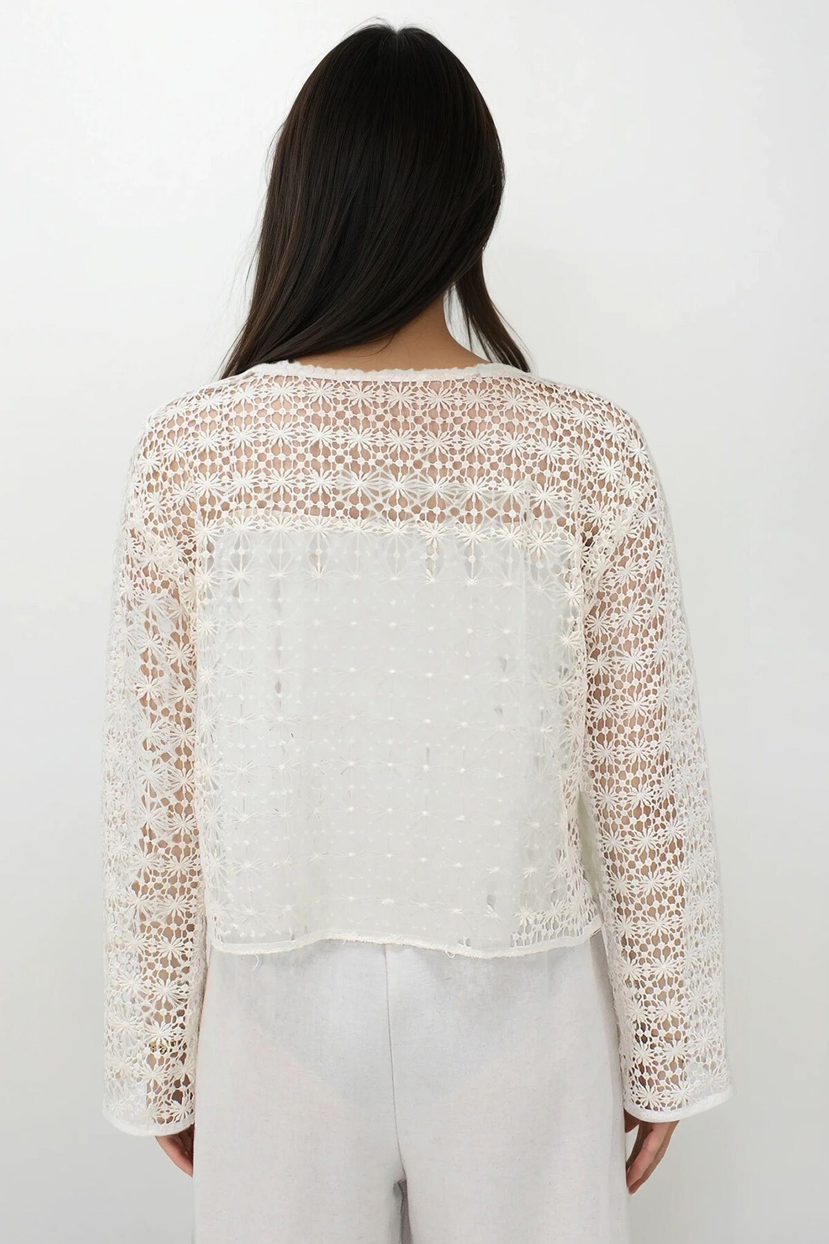 Ekru Bisiklet Yaka İçi Astarlı Kolsuz Güpür Bluz