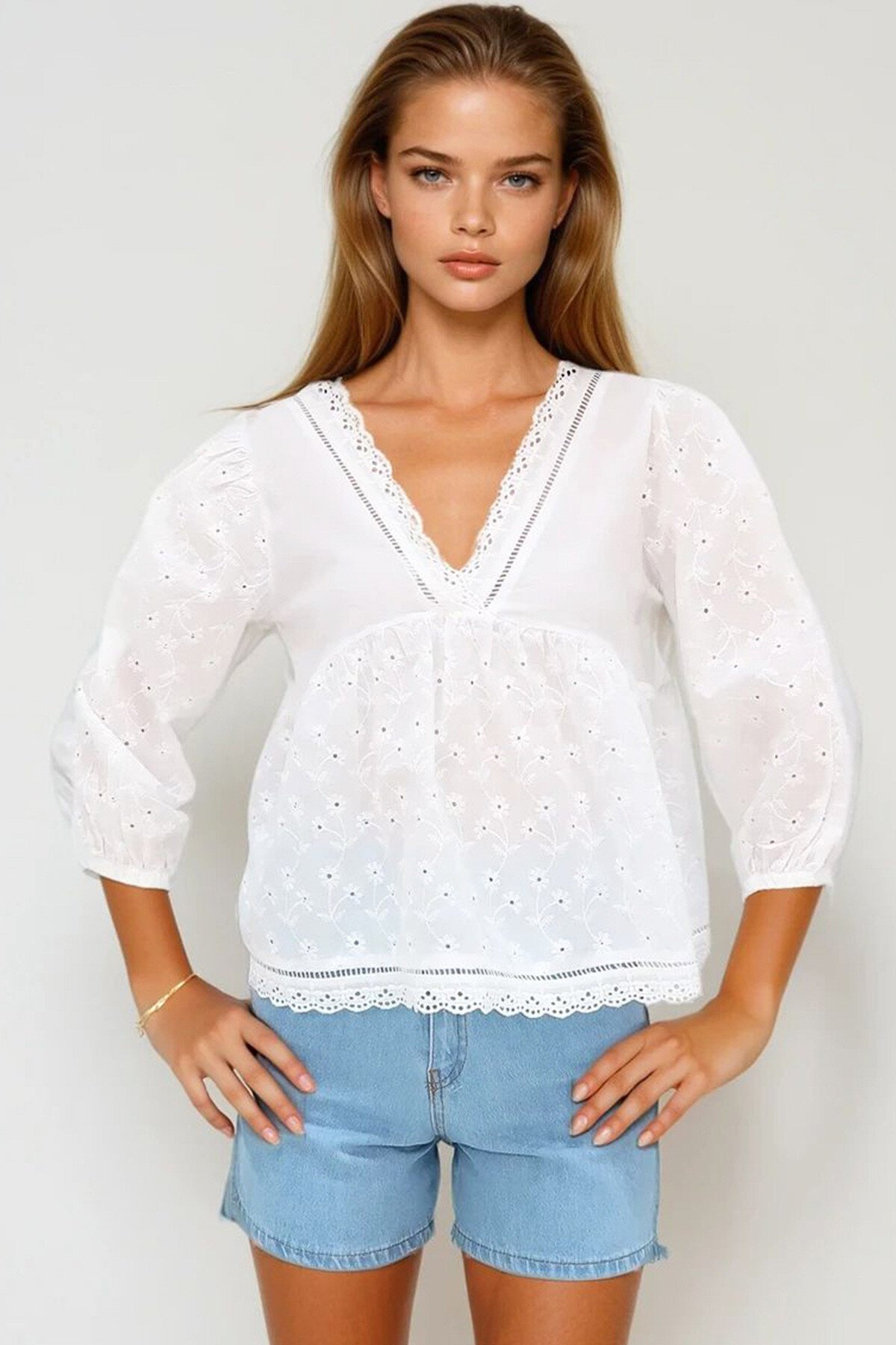 Ekru Kruvaze Yaka Fisto İşlemeli Dokuma Bluz