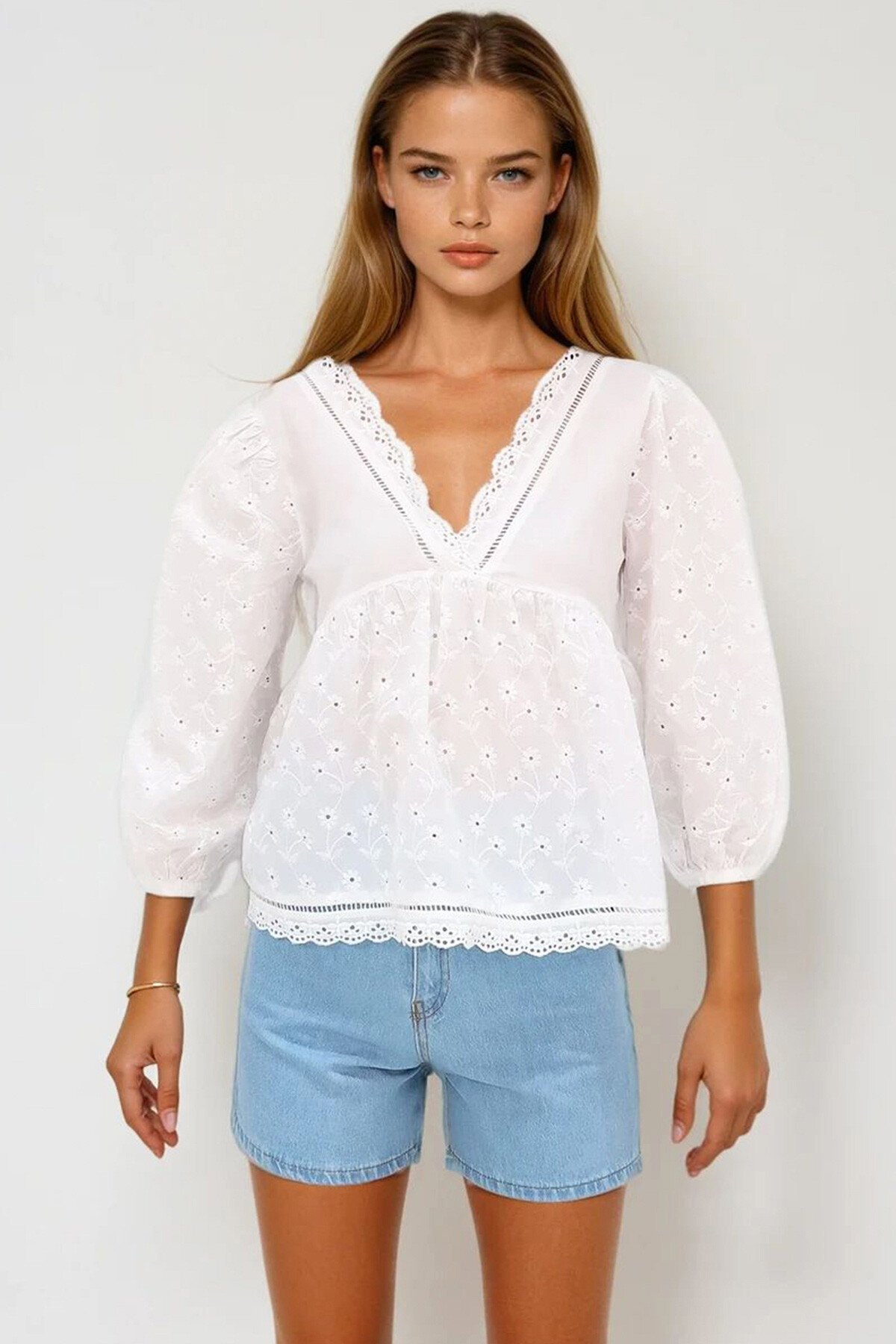 Ekru Kruvaze Yaka Fisto İşlemeli Dokuma Bluz