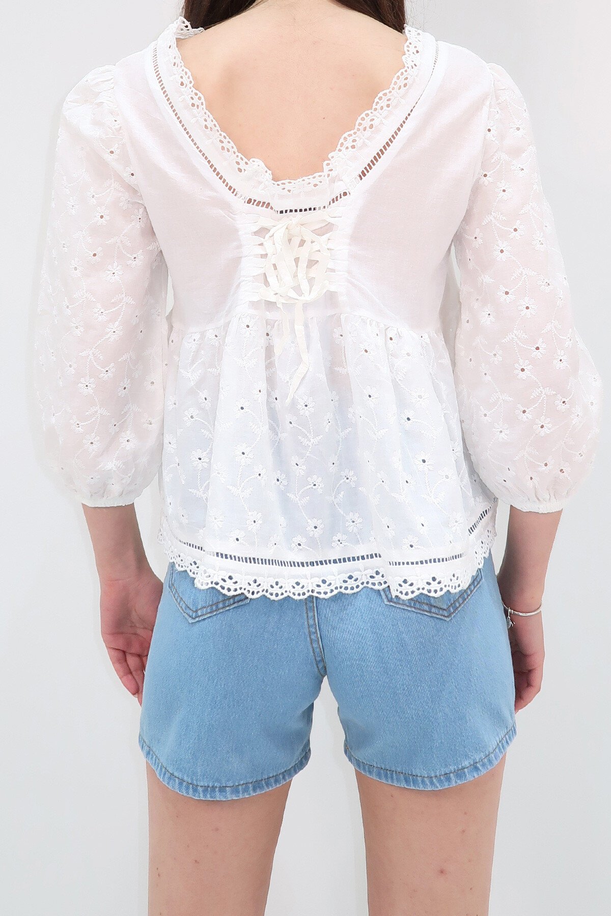 Ekru Kruvaze Yaka Fisto İşlemeli Dokuma Bluz