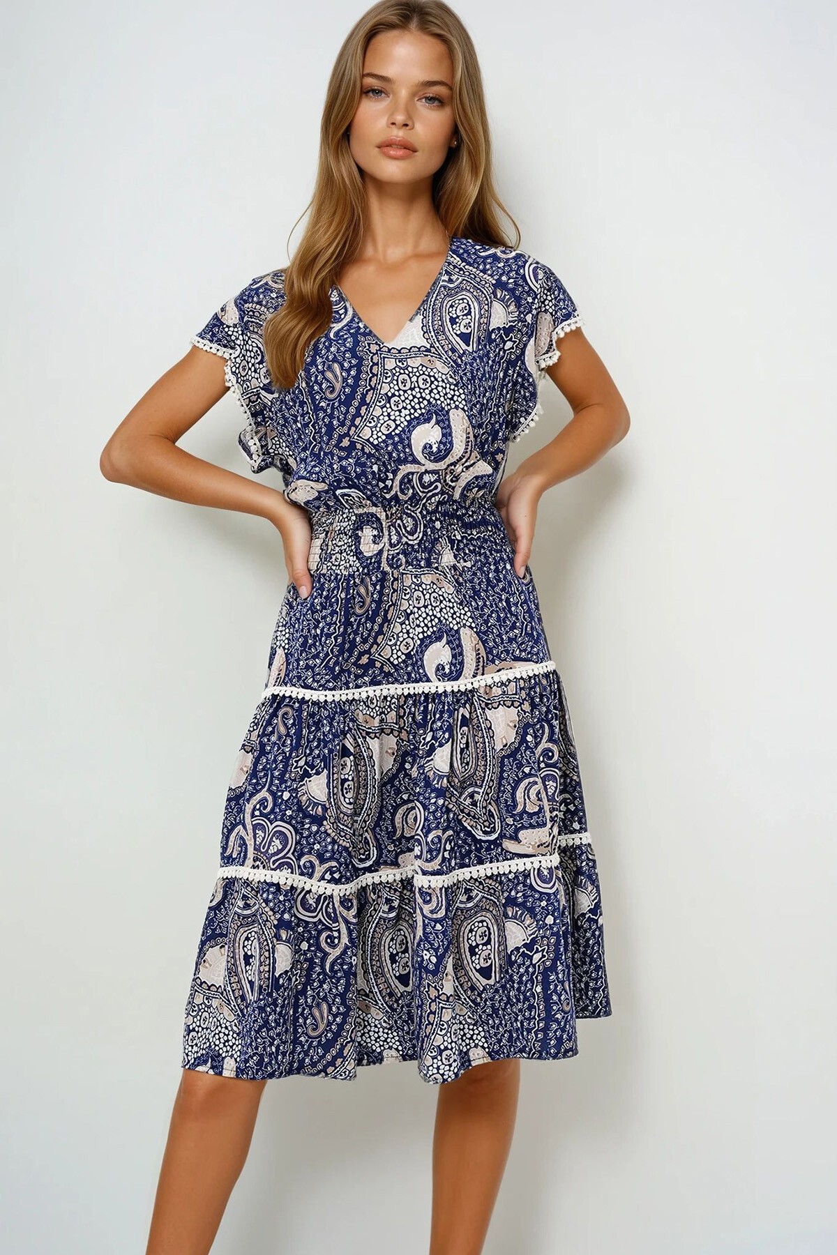 Ekru Lacivert V Yaka Etnik Desenli Fisto Detaylı Beli Gipeli Dokuma Elbise