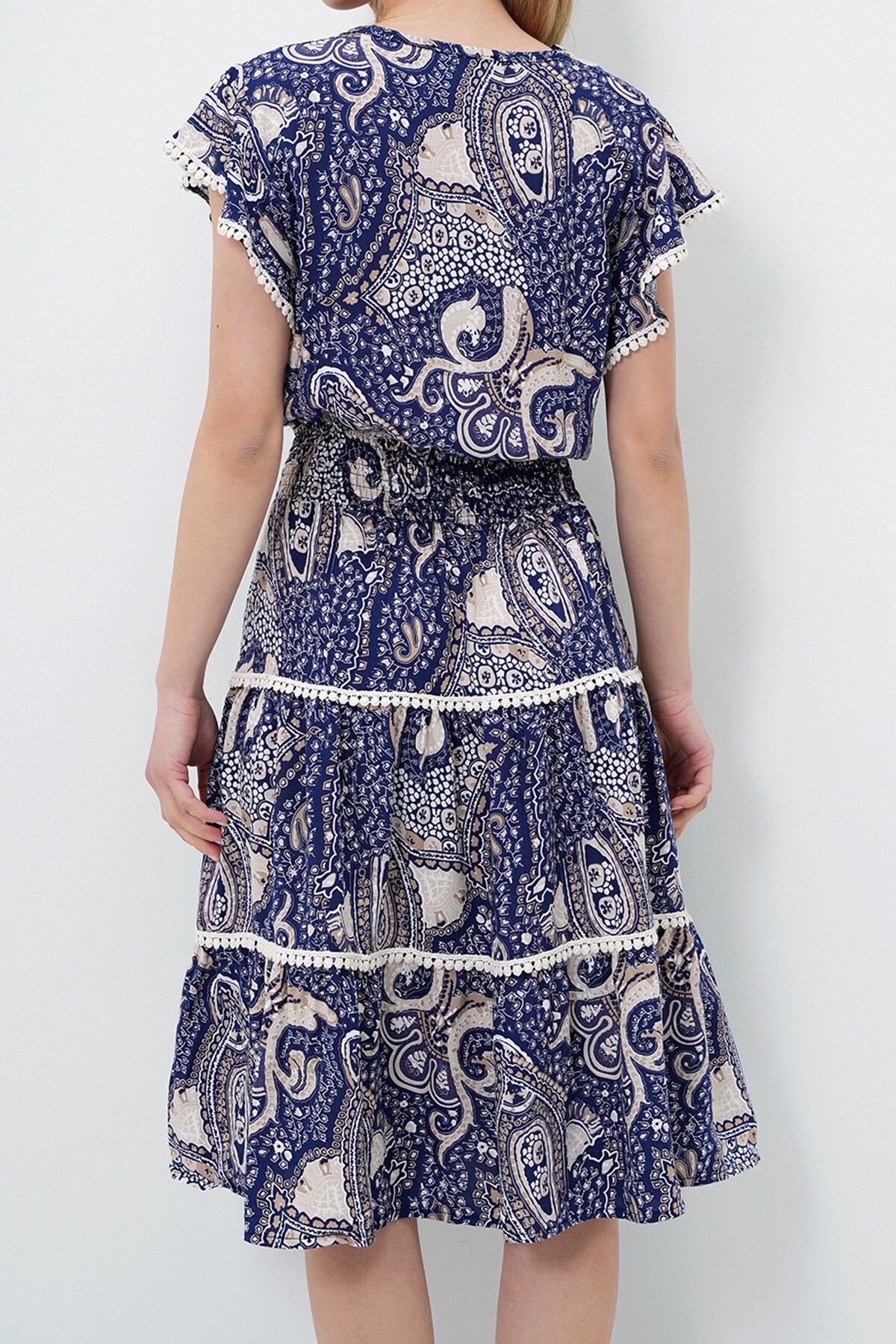 Ekru Lacivert V Yaka Etnik Desenli Fisto Detaylı Beli Gipeli Dokuma Elbise