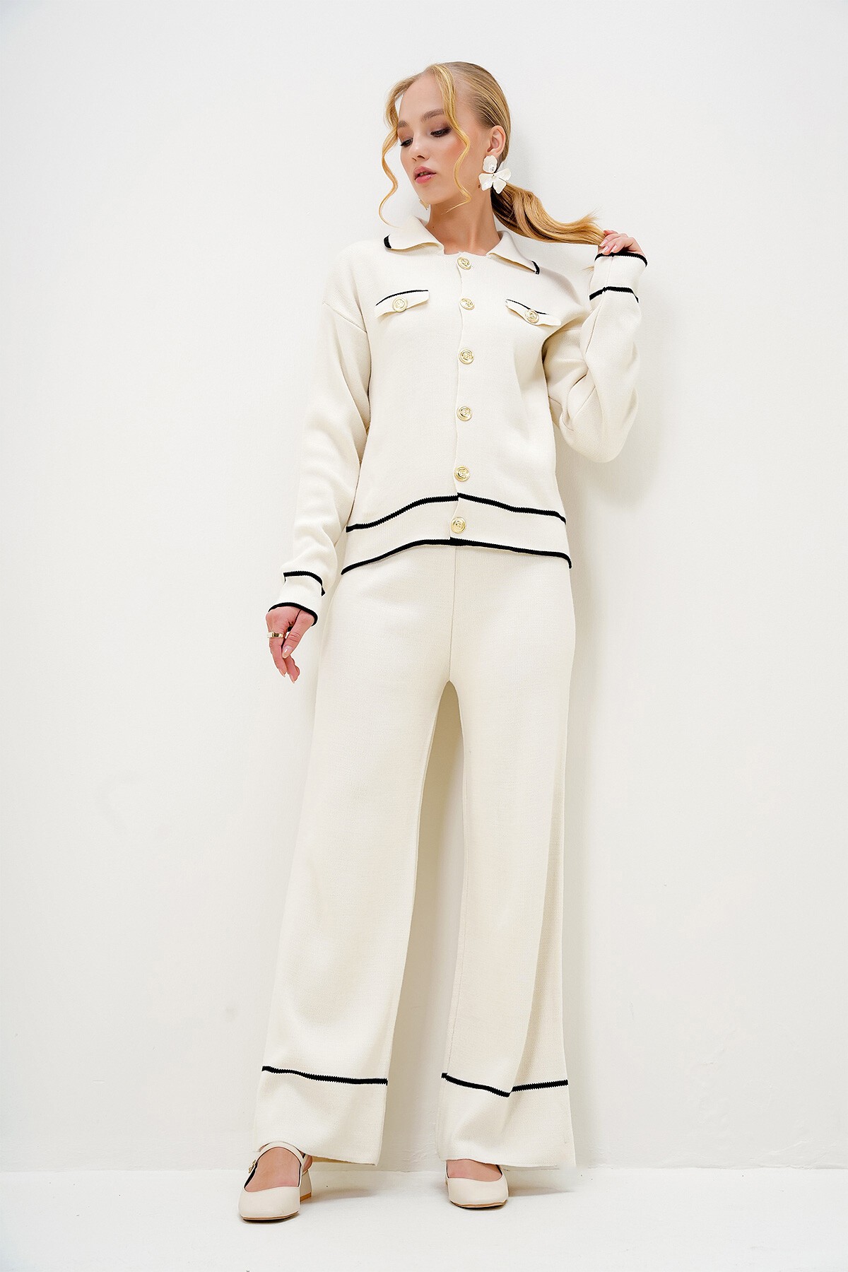 Ekru Polo Yaka Gold Düğme Detaylı Triko Hırka Ve Pantolon Takım