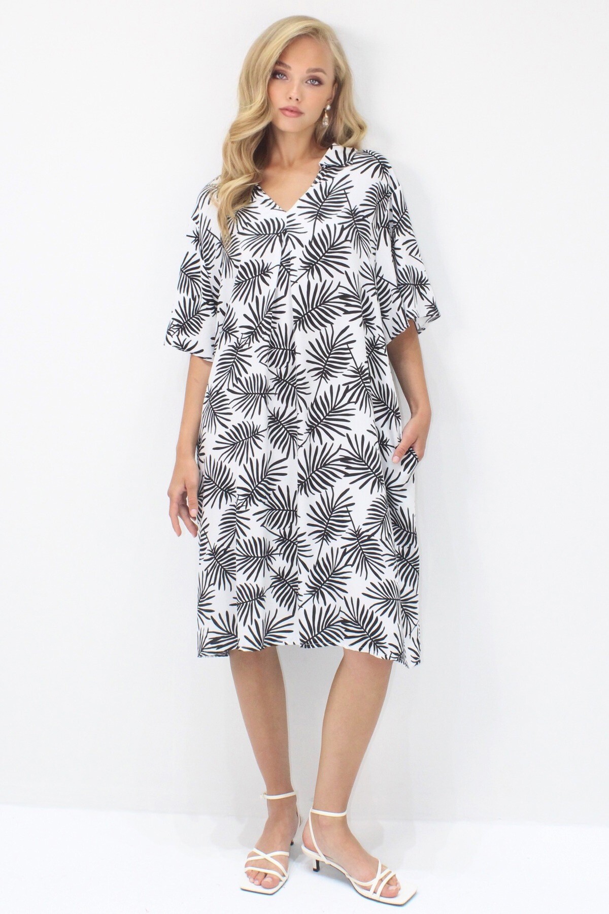 Ekru Polo Yaka Kısa Kol Desenli Çift Cepli Dokuma Viskon Elbise