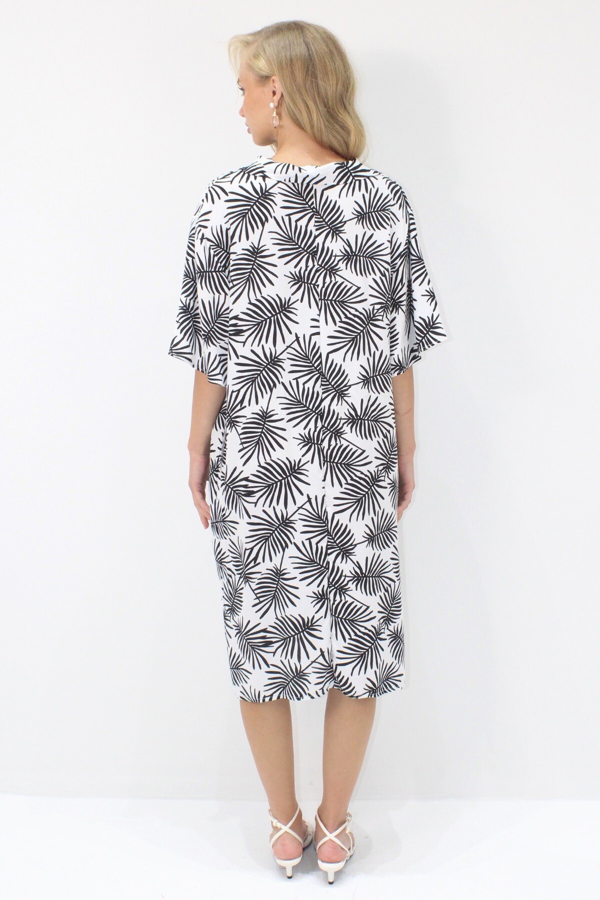 Ekru Polo Yaka Kısa Kol Desenli Çift Cepli Dokuma Viskon Elbise