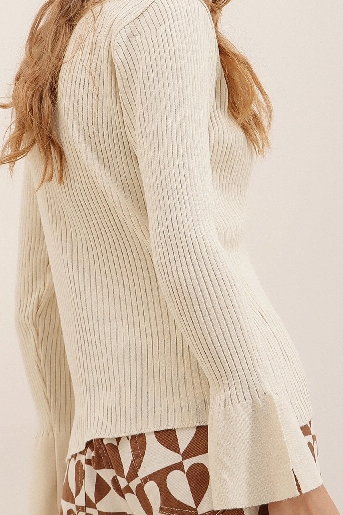 Ekru Polo Yaka Önü Düğmeli Fitilli Kolları Balenli Triko Bluz