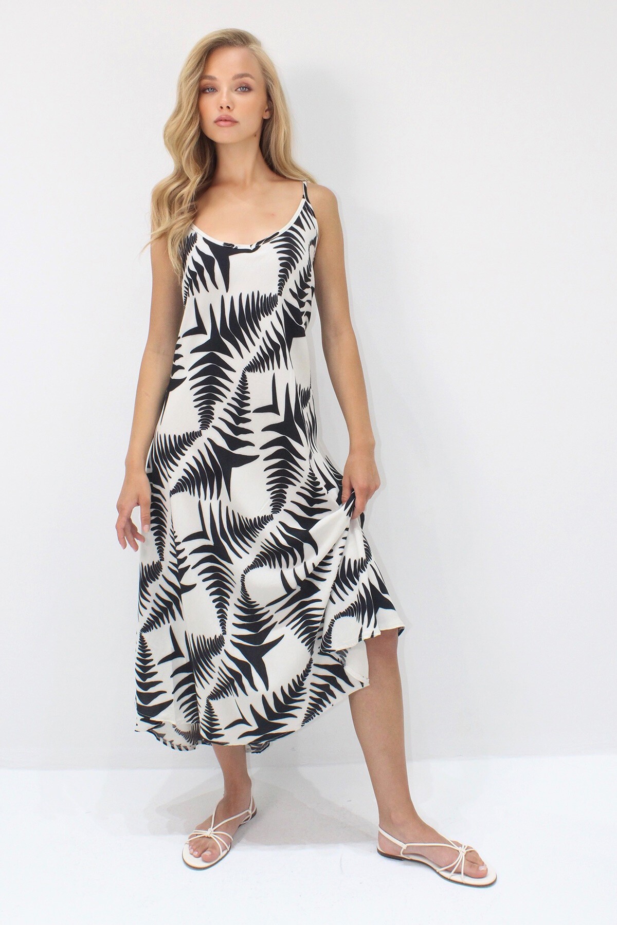 Ekru Siyah İp Askılı Çok Renkli Midi Boy Dokuma Viskon Elbise