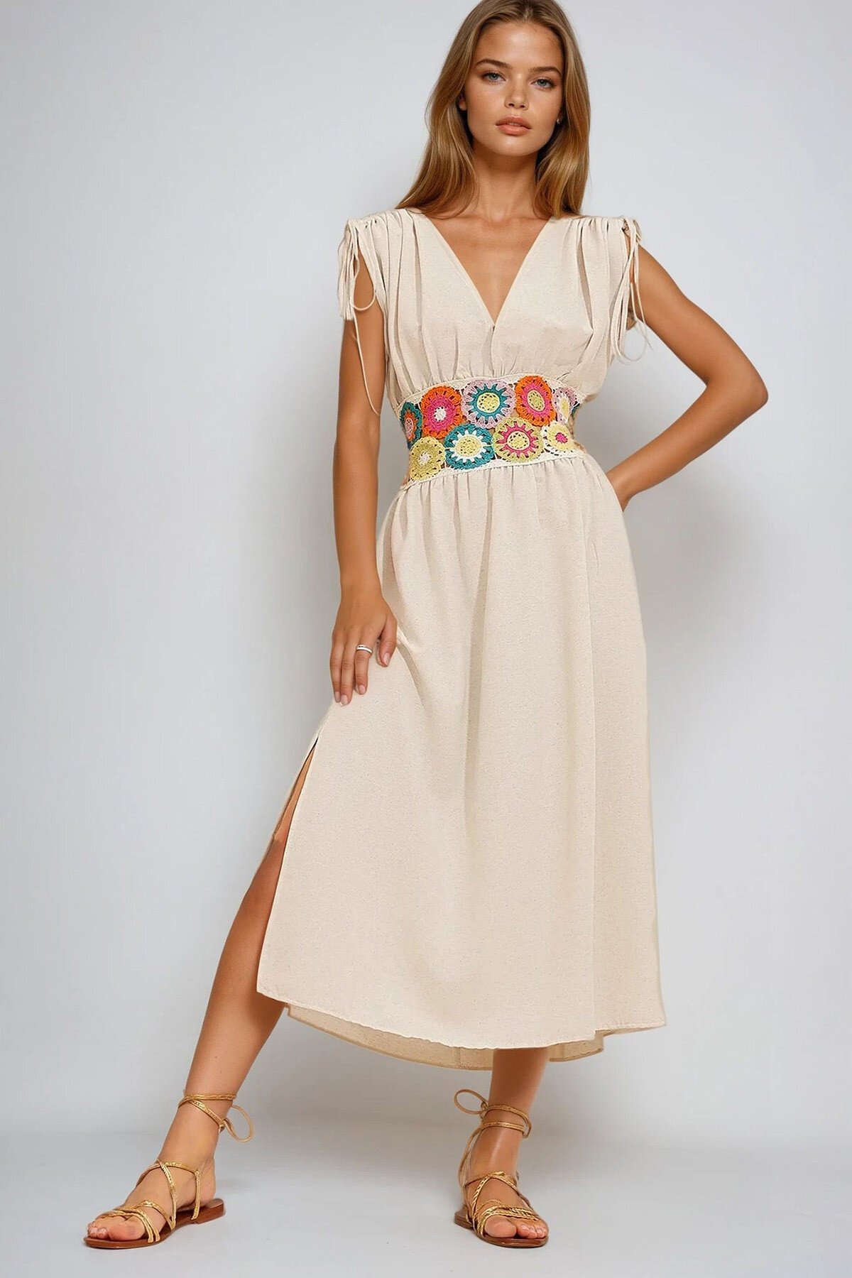 Ekru V Yaka Beli Tığ İşi Keten Elbise