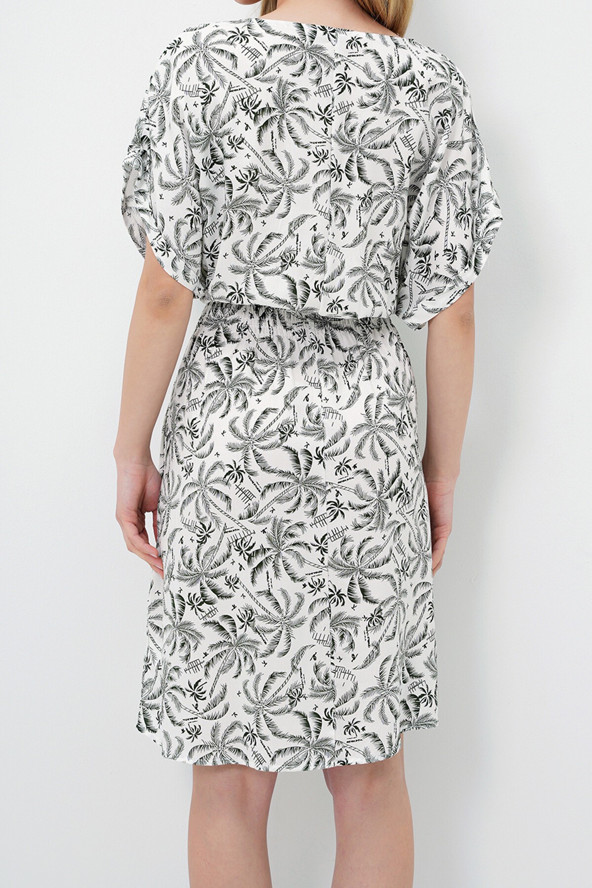 Ekru Yeşil Geniş Yaka Beli Gipeli Desenli Yazlık Dokuma Elbise