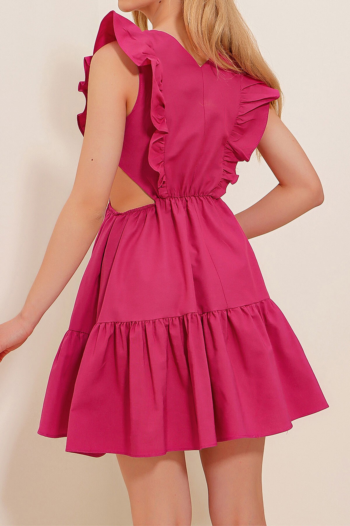 Fuşya Kayık Yaka Beli Dekolteli Yanları Volanlı Poplin Elbise
