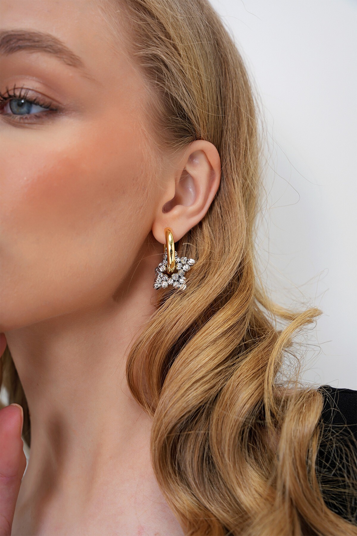 Gold Dorika Toplu Yıldız Tasarımlı Sallantı Küpe