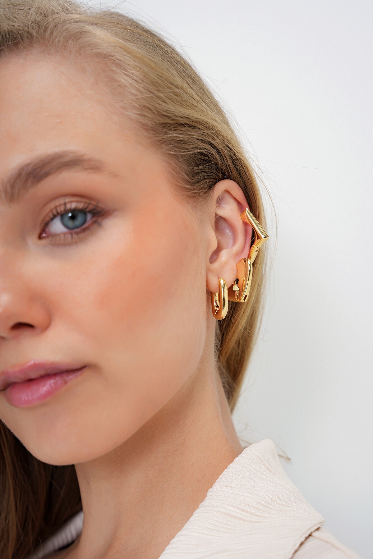 Gold Kalp Detaylı 3 Lü Küpe