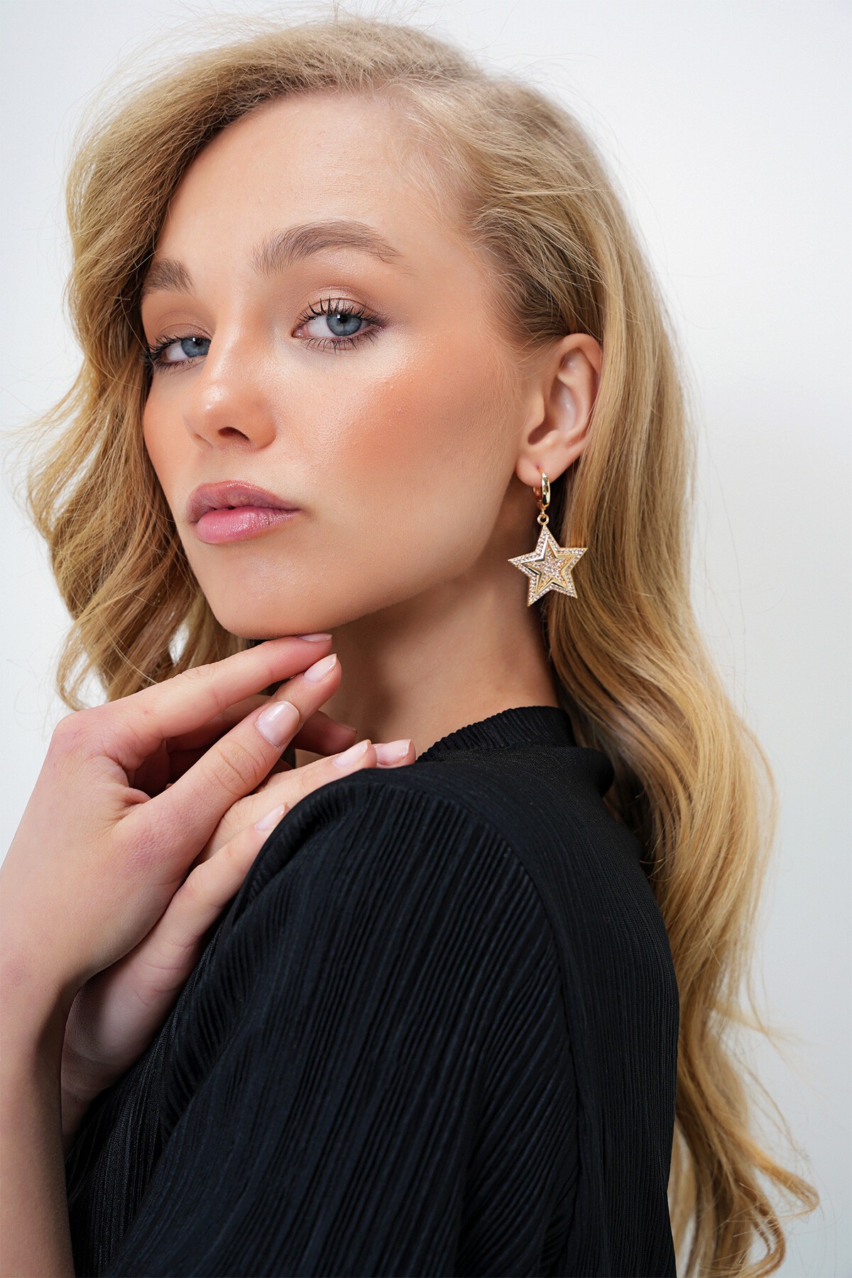 Gold Zirkon Taşlı Yıldız Tasarımlı Sallantı Küpe