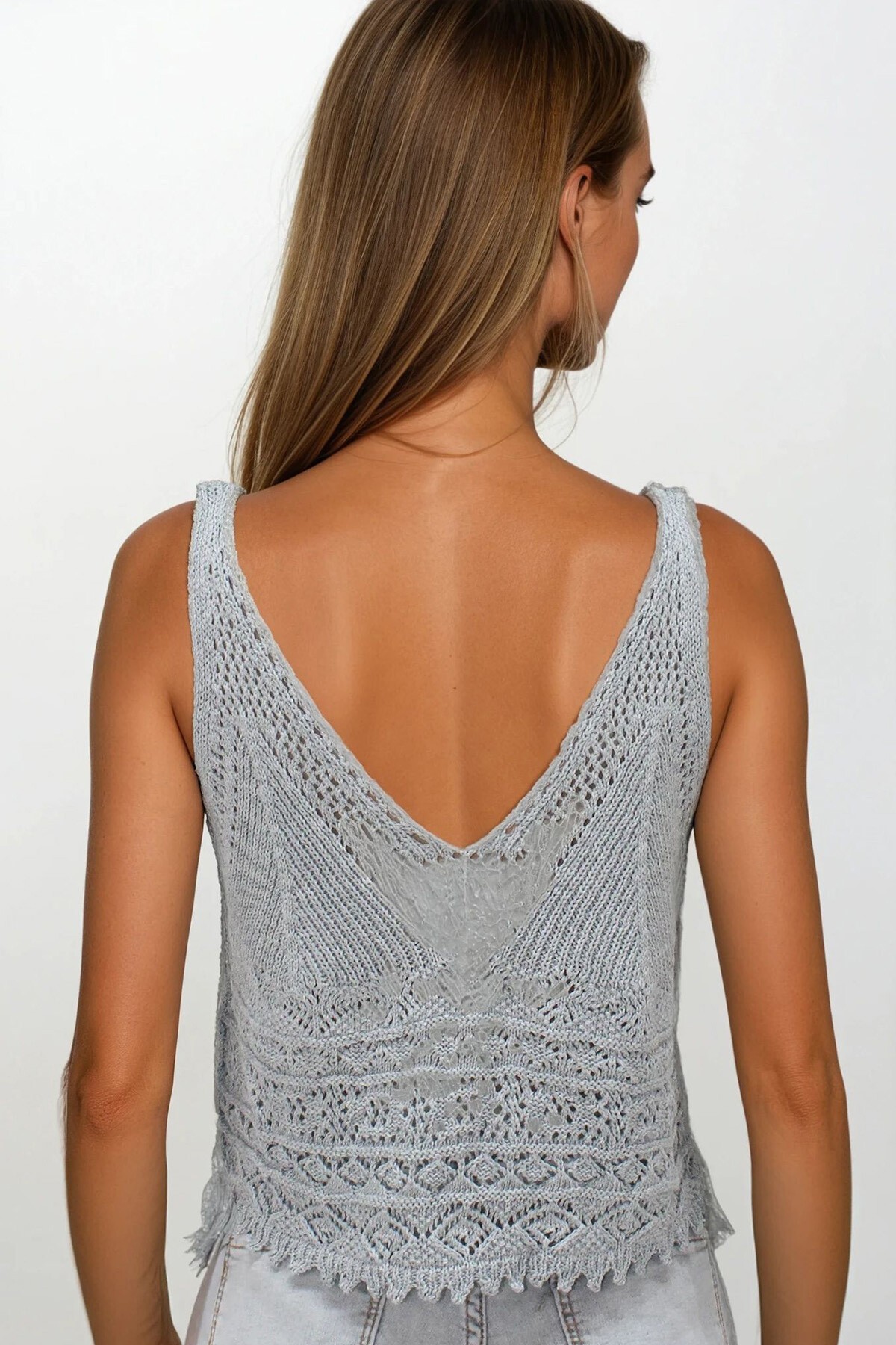 Gri Askılı Ajurlu Örme Crop Bluz