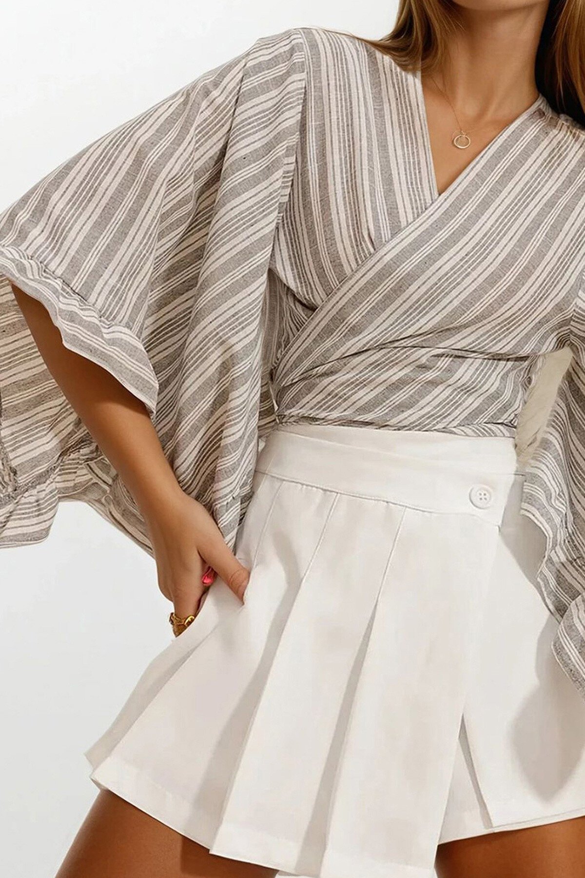 Gri Çizgili Kolları Fırfırlı Keten Crop Dokuma Bluz