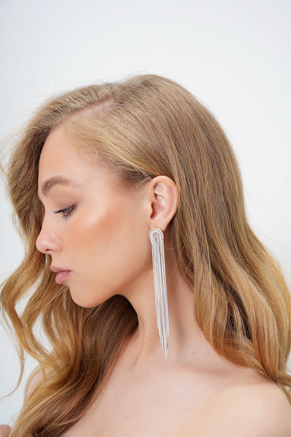 Gümüş Gold Detaylı Sallantılı Zincir Küpe