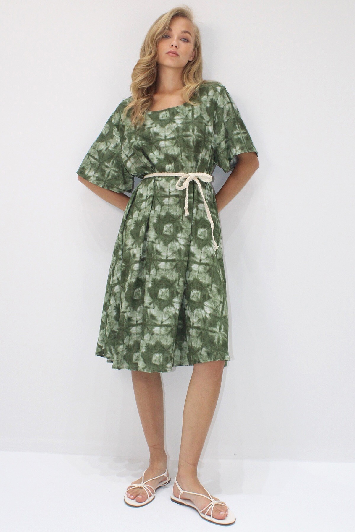 Haki Bisiklet Yaka Desenli Rahat Kalıp Dokuma Viskon Elbise