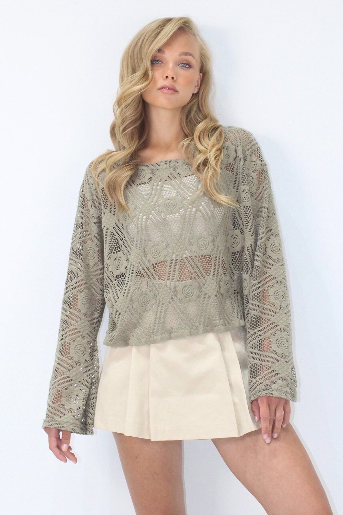 Haki Kayık Yaka Çiçek Motifli Pamuklu Ajurlu Bluz