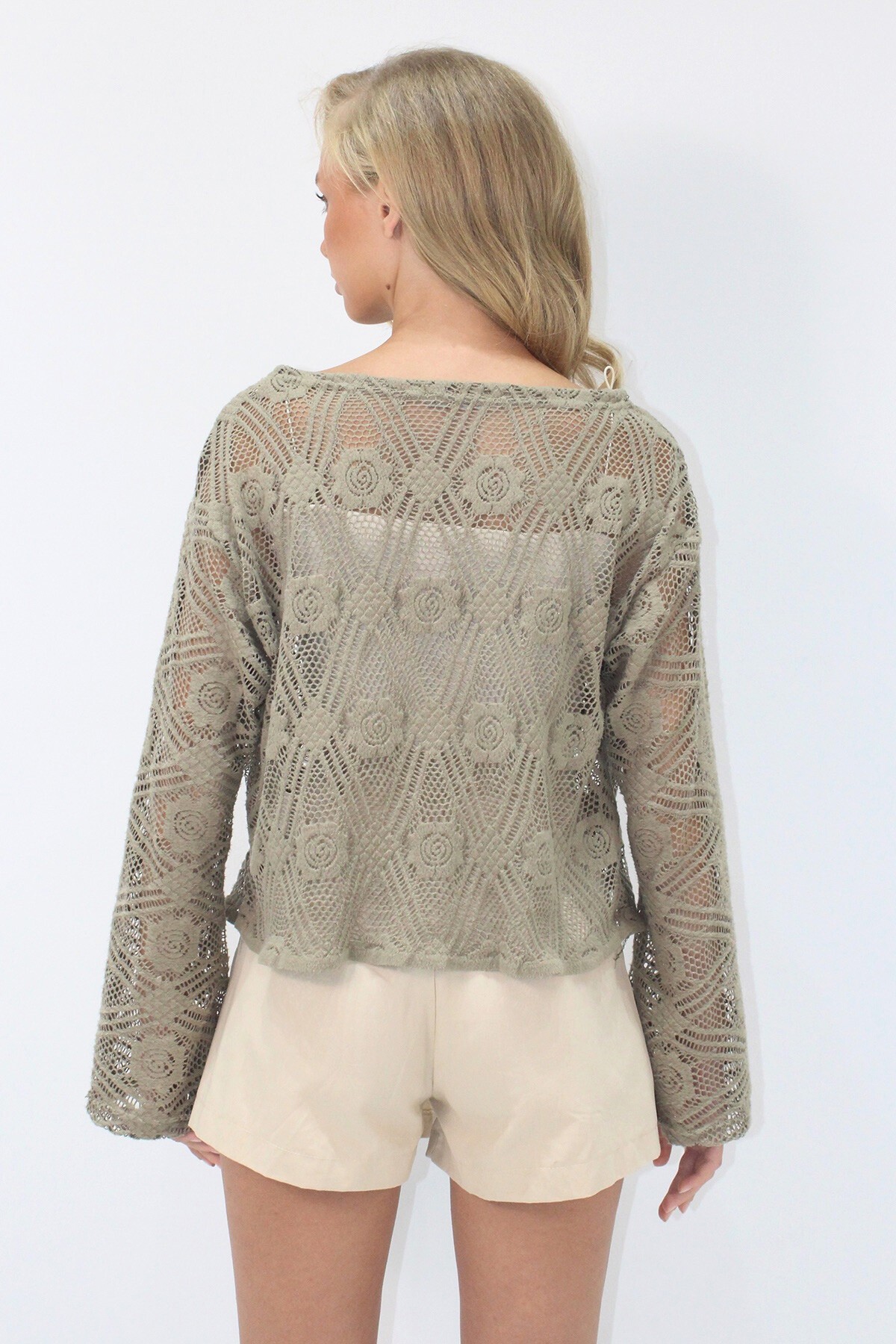 Haki Kayık Yaka Çiçek Motifli Pamuklu Ajurlu Bluz