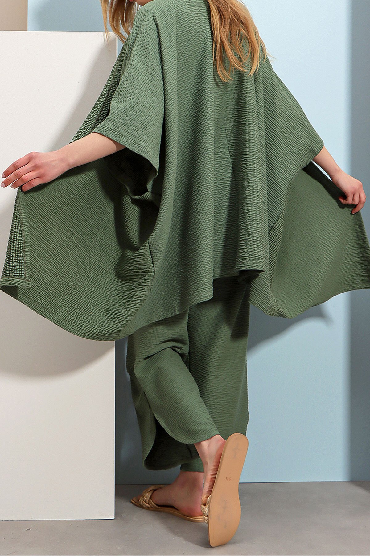 Haki Paçası Yırtmaçlı Kendinden Dokulu Pantolon Ve Ceket İkili Takım