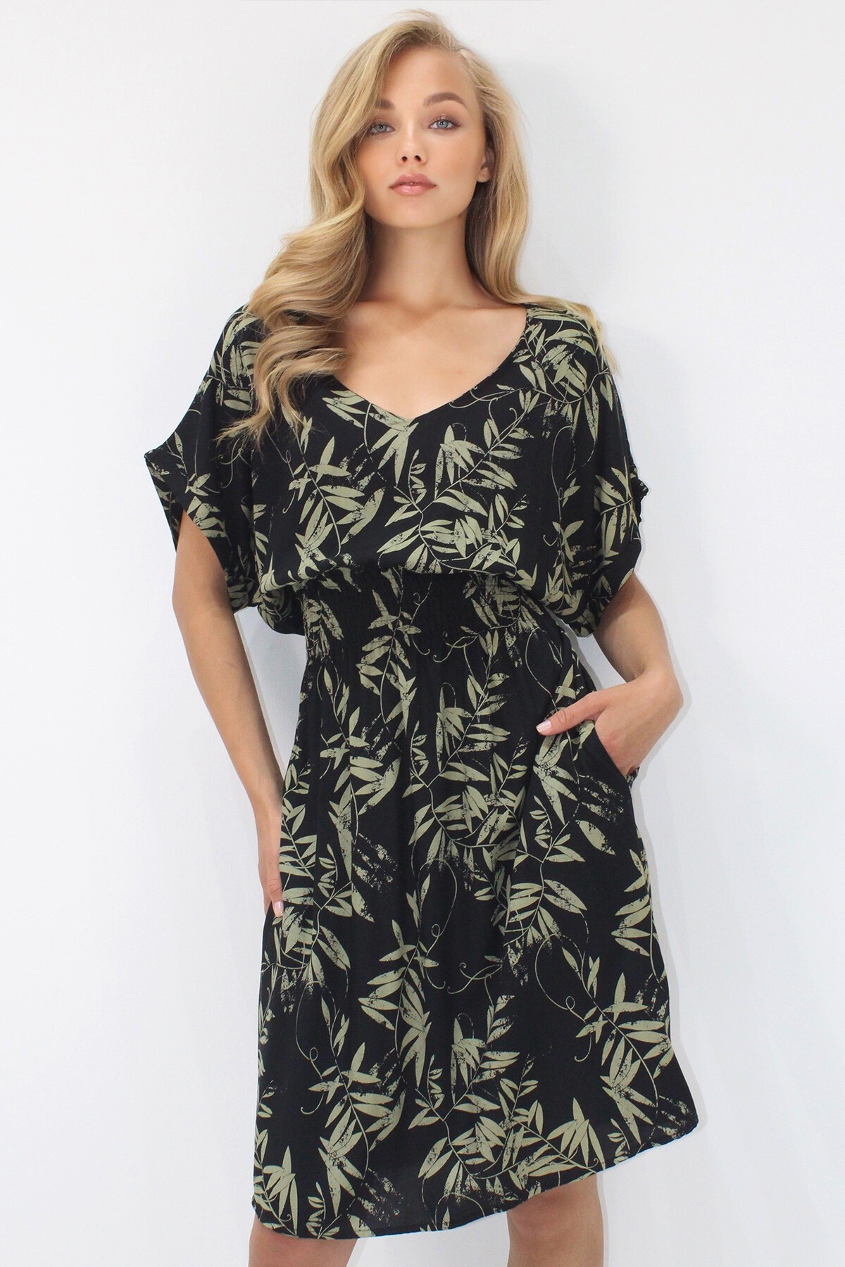 Haki V Yaka Çift Cepli Desenli Beli Gipeli Dokuma Viskon Elbise