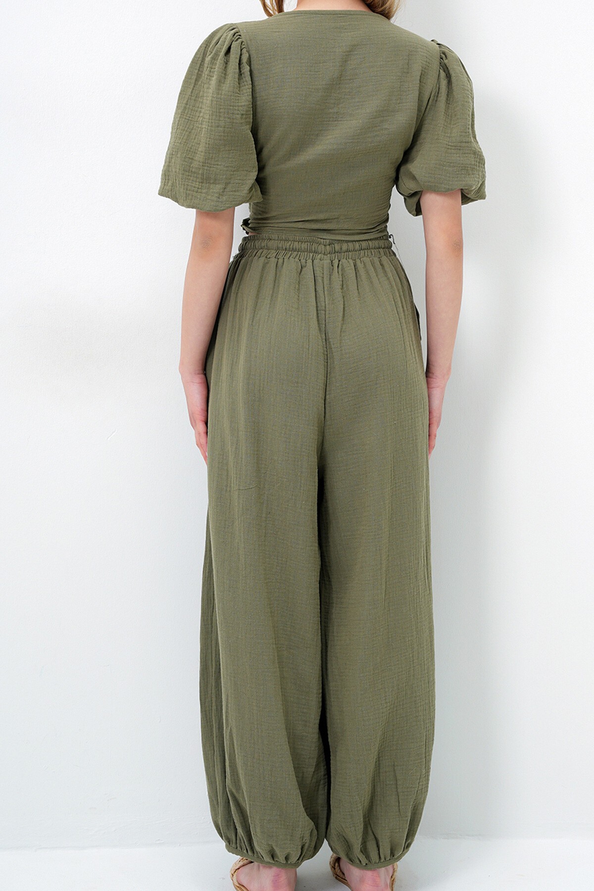 Haki V Yaka Önü Burgulu Balon Kol Müslin Bluz Ve Şalvar Kesim Pantolon Takım