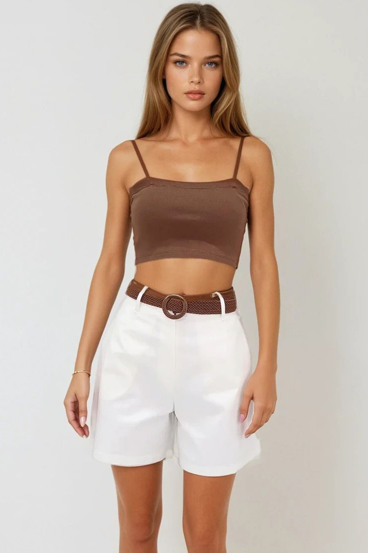 Beyaz Hasır Örgü Kemerli Gabardin Şort