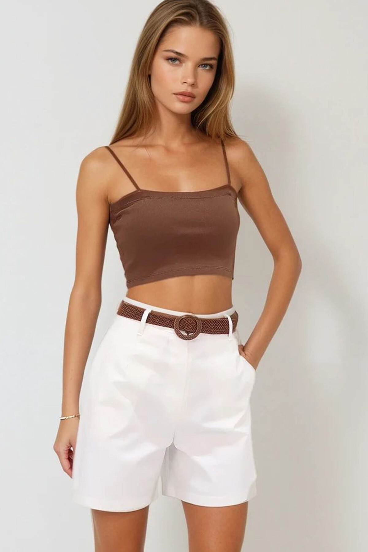 Beyaz Hasır Örgü Kemerli Gabardin Şort