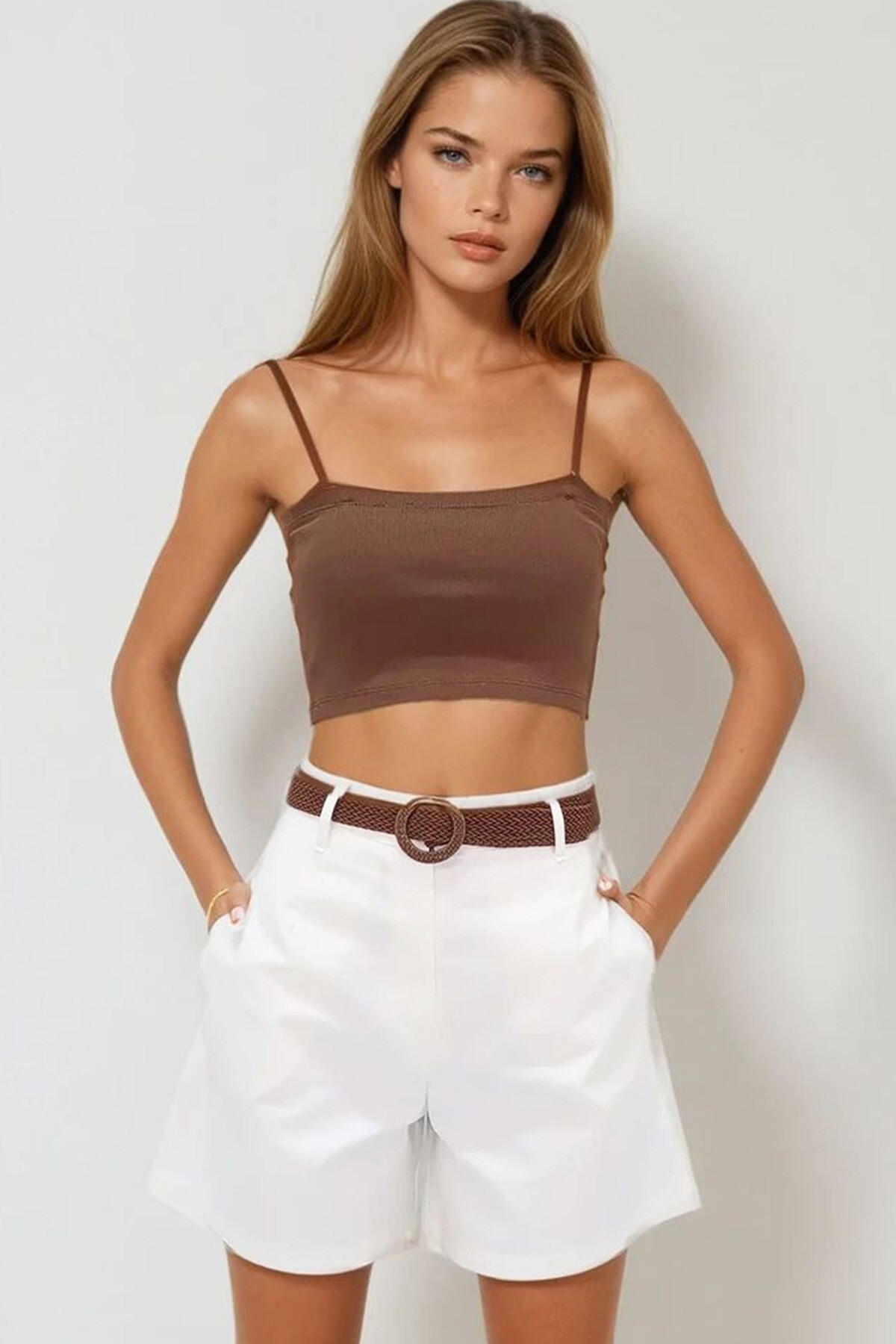 Beyaz Hasır Örgü Kemerli Gabardin Şort