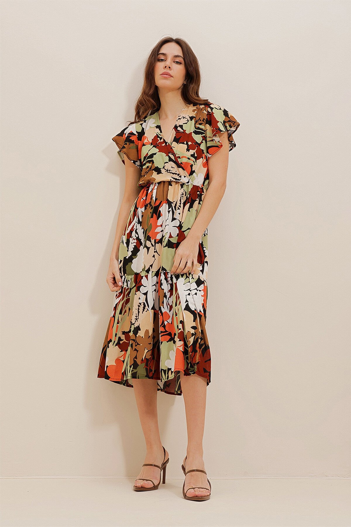 Kahve-Ekru Kruvaze Yaka Desenli Midiboy Dokuma Viskon Elbise