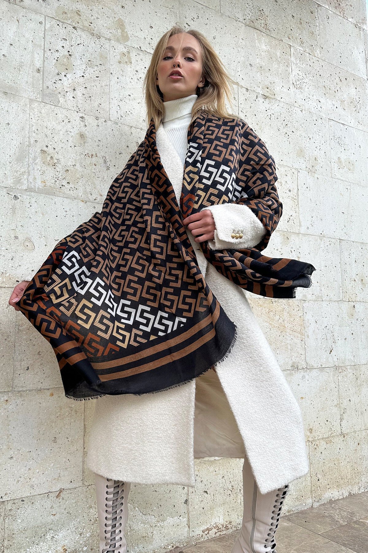 Kahve Siyah Püskül Detaylı Desenli Şal