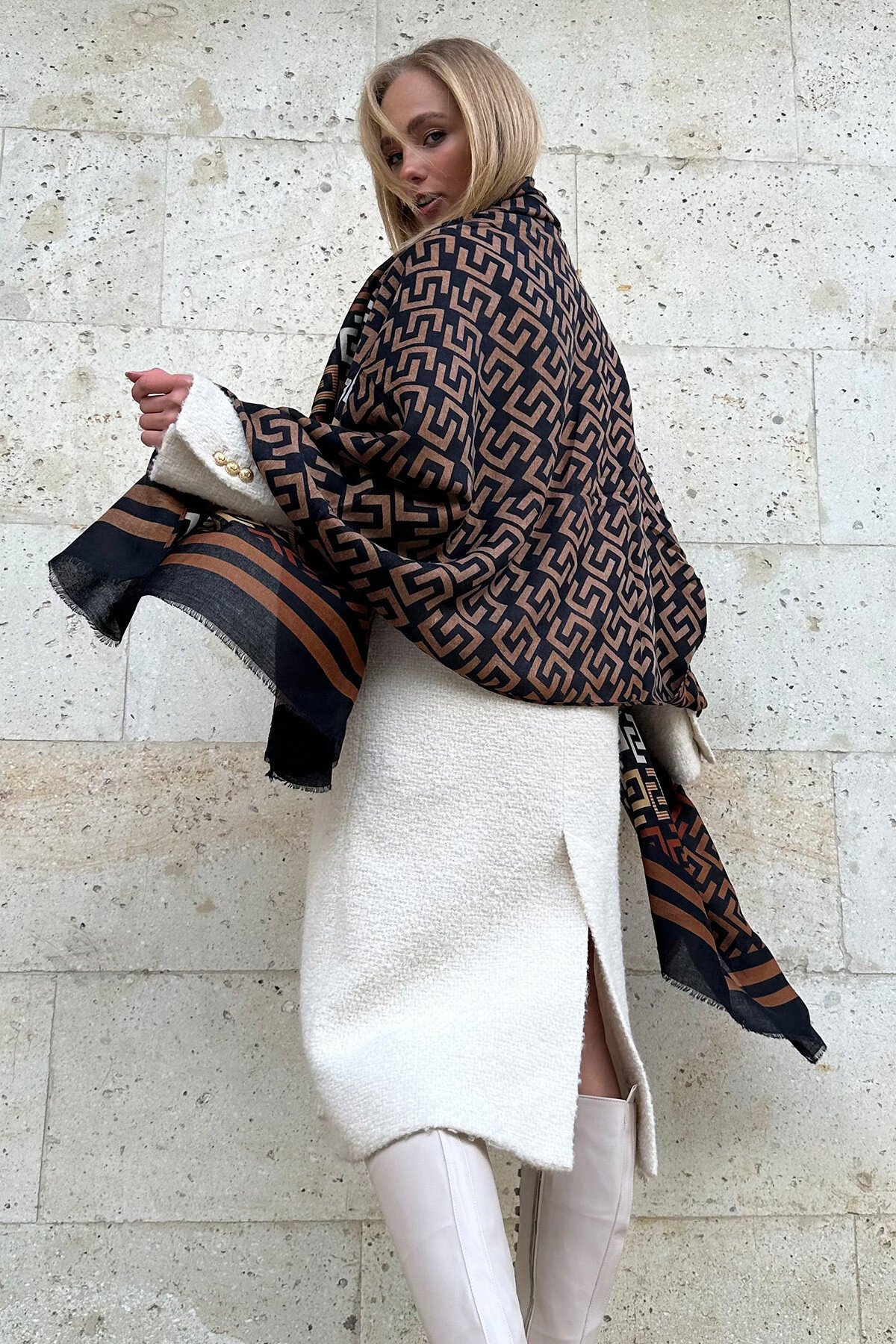 Kahve Siyah Püskül Detaylı Desenli Şal