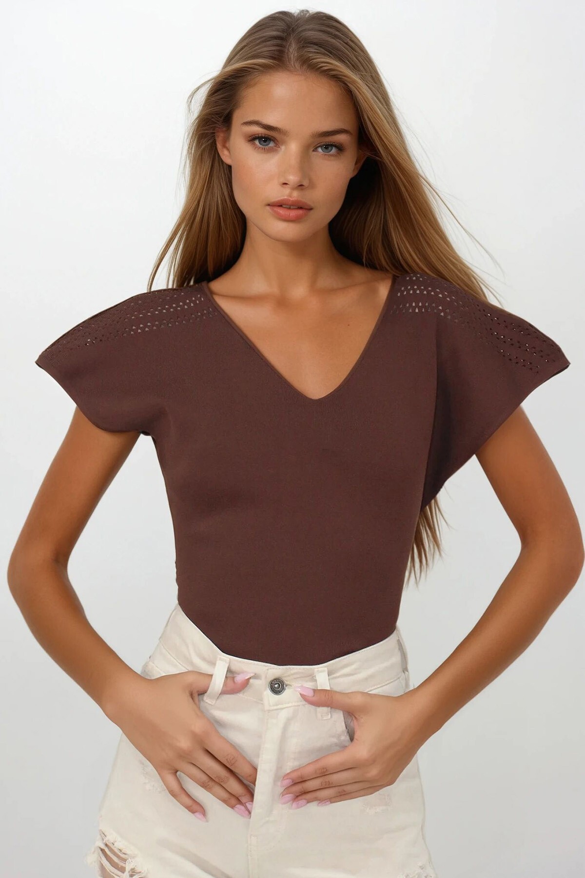 Kahverengi Ajurlu Kolları Yırtmaç Detaylı Triko Bluz