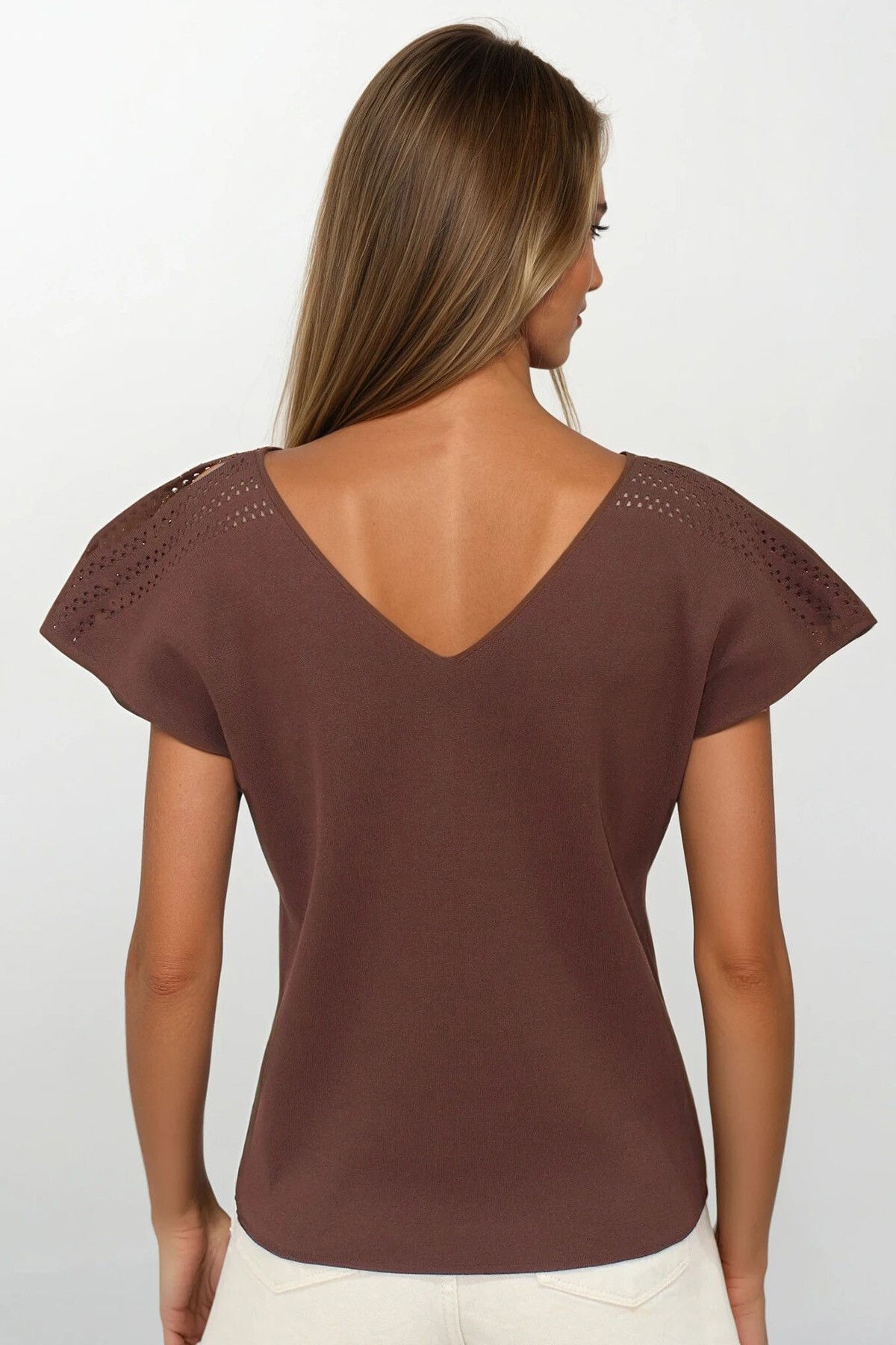 Kahverengi Ajurlu Kolları Yırtmaç Detaylı Triko Bluz
