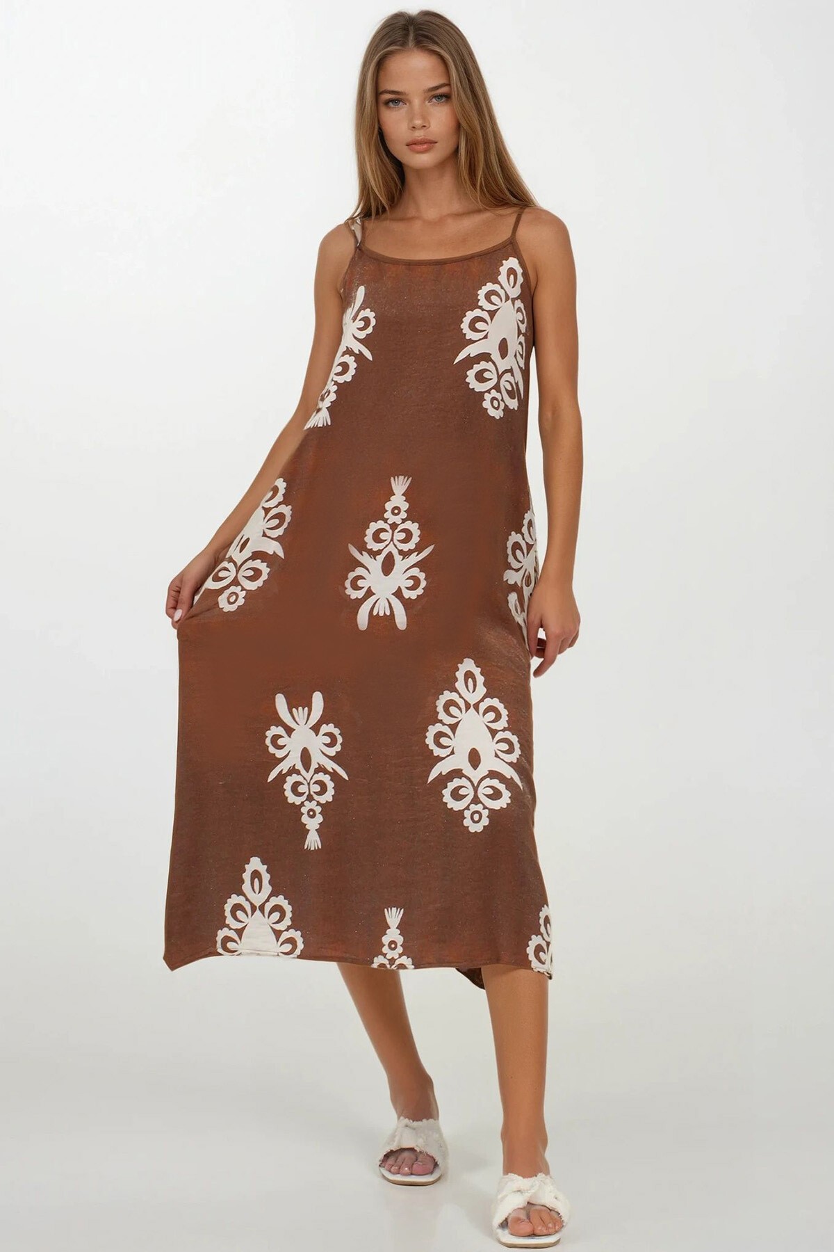 Kahverengi Ayarlanabilir Askılı Desenli Çift Cepli Midi Boy Keten Elbise