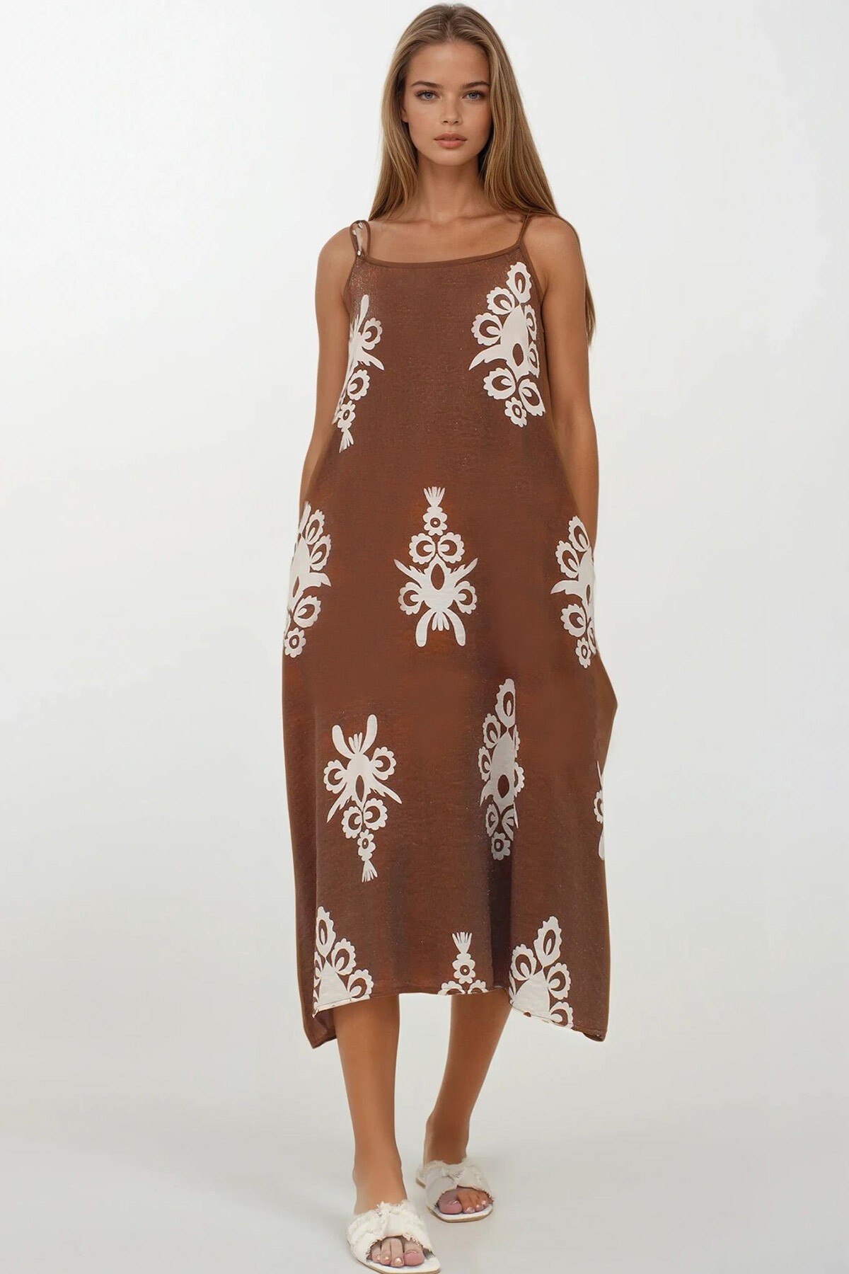 Kahverengi Ayarlanabilir Askılı Desenli Çift Cepli Midi Boy Keten Elbise