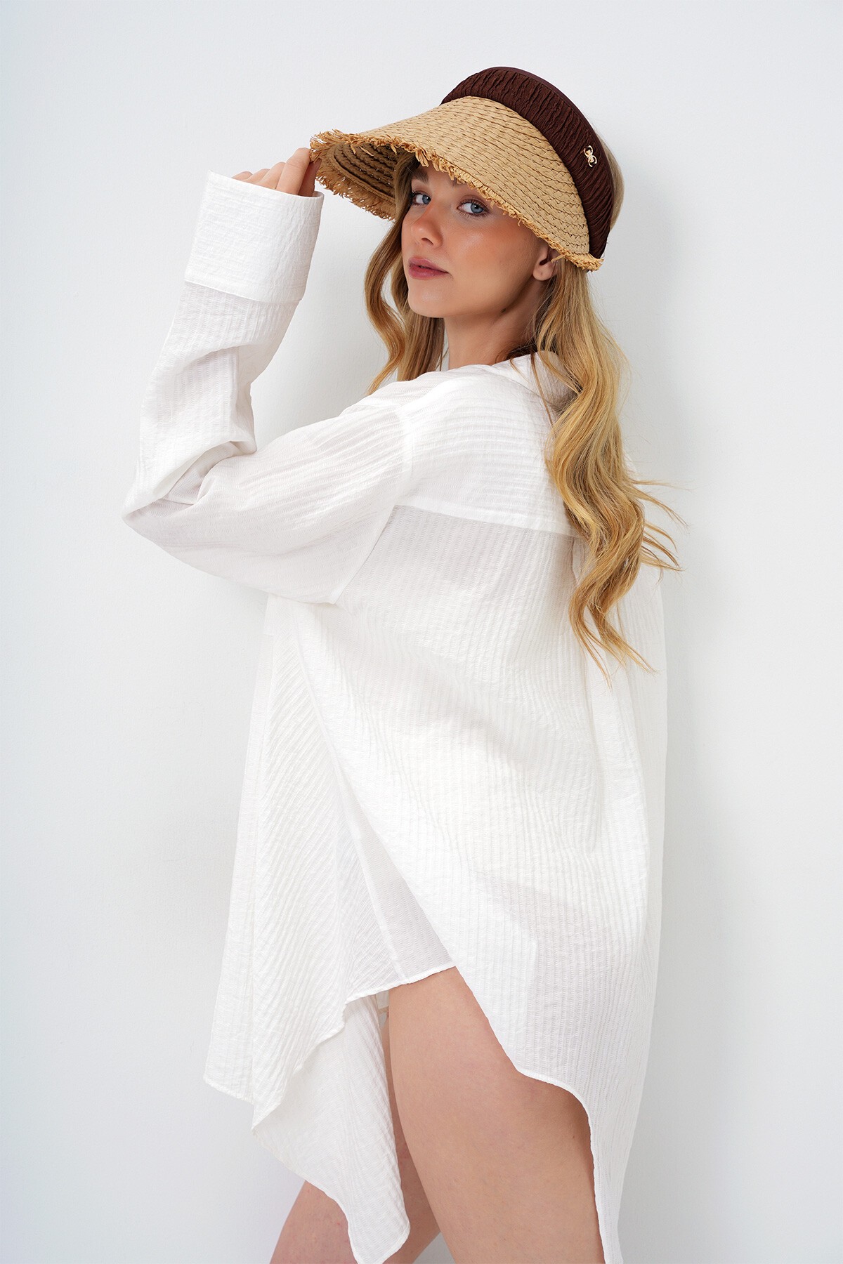 Kahverengi Ayarlanabilir Bantlı Püskül Detaylı Vizör Şapka