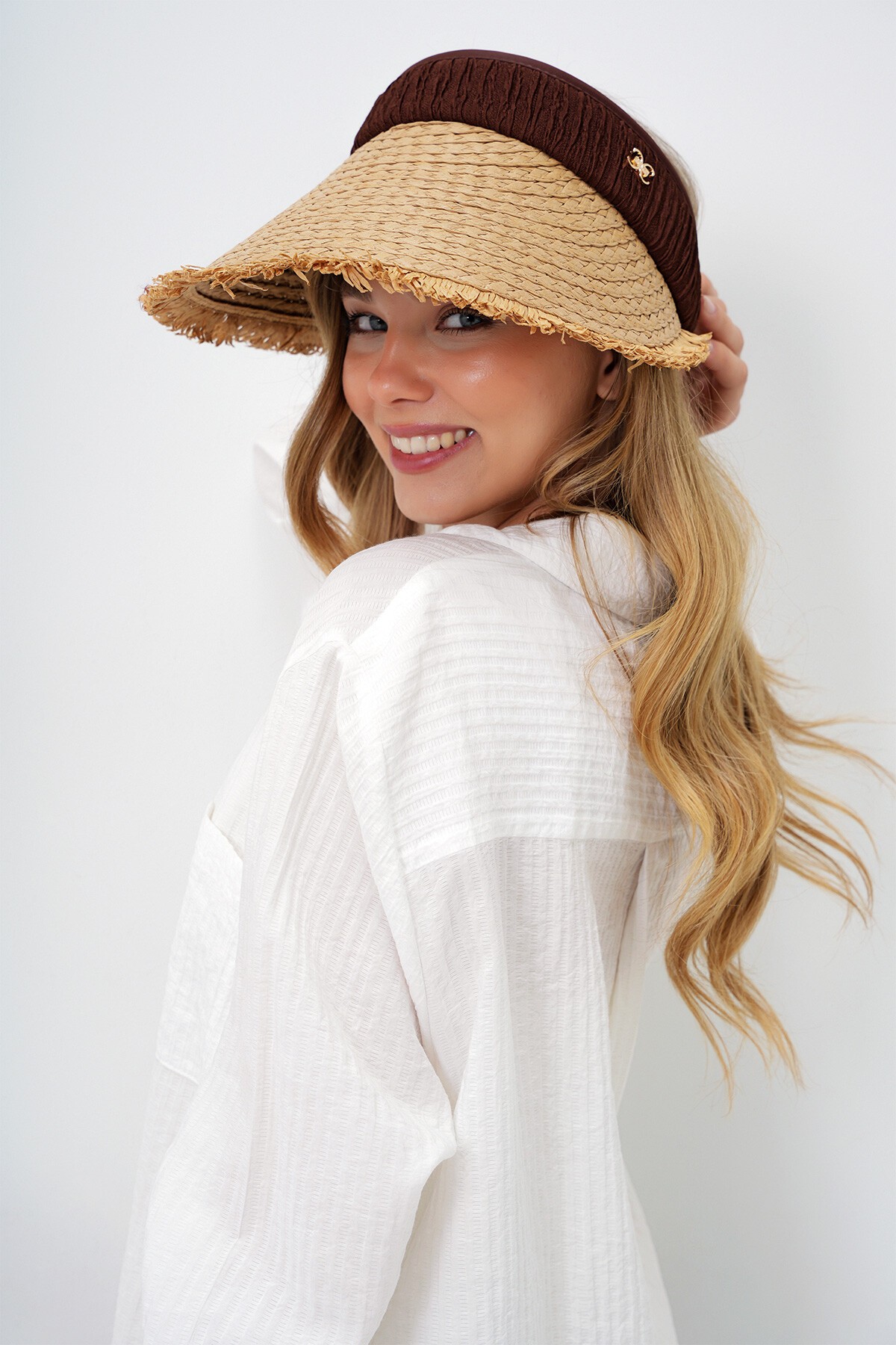 Kahverengi Ayarlanabilir Bantlı Püskül Detaylı Vizör Şapka