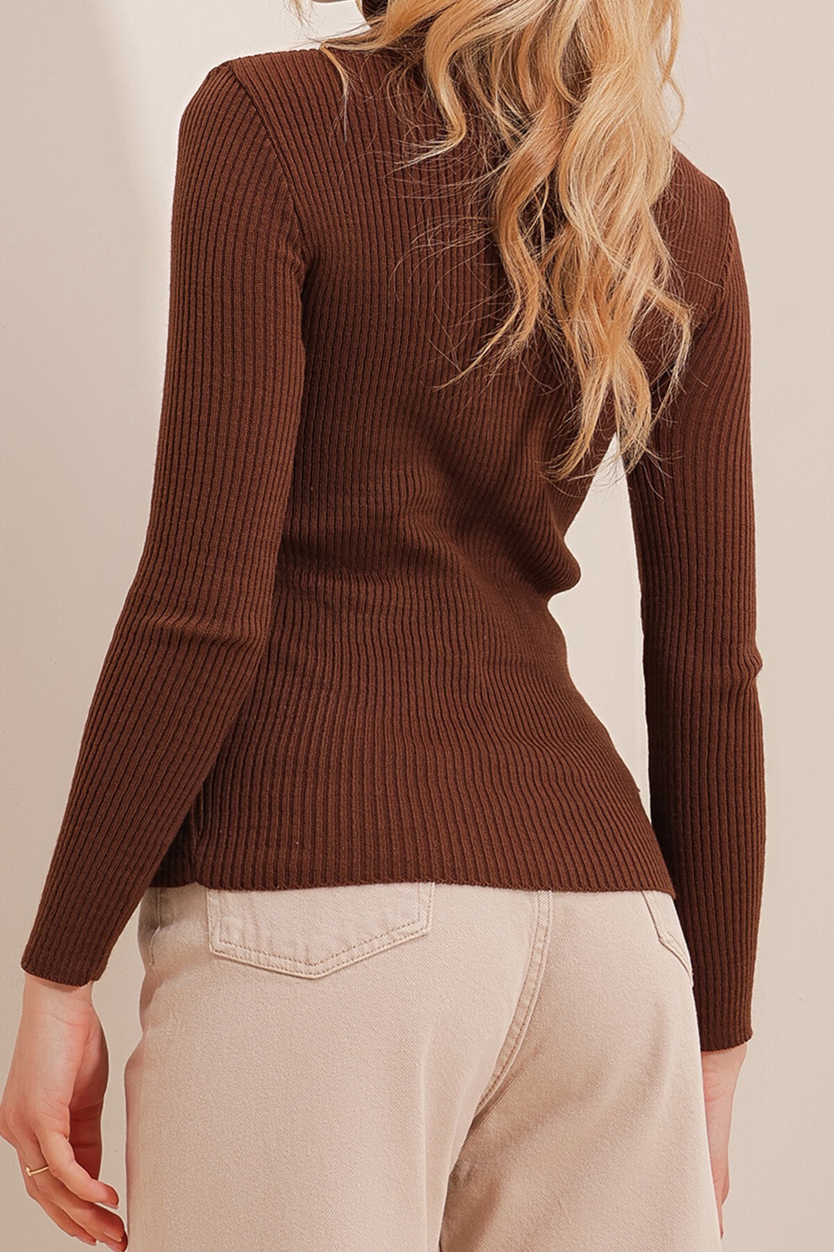 Kahverengi Balıkçı Yaka Fitilli Triko Kazak