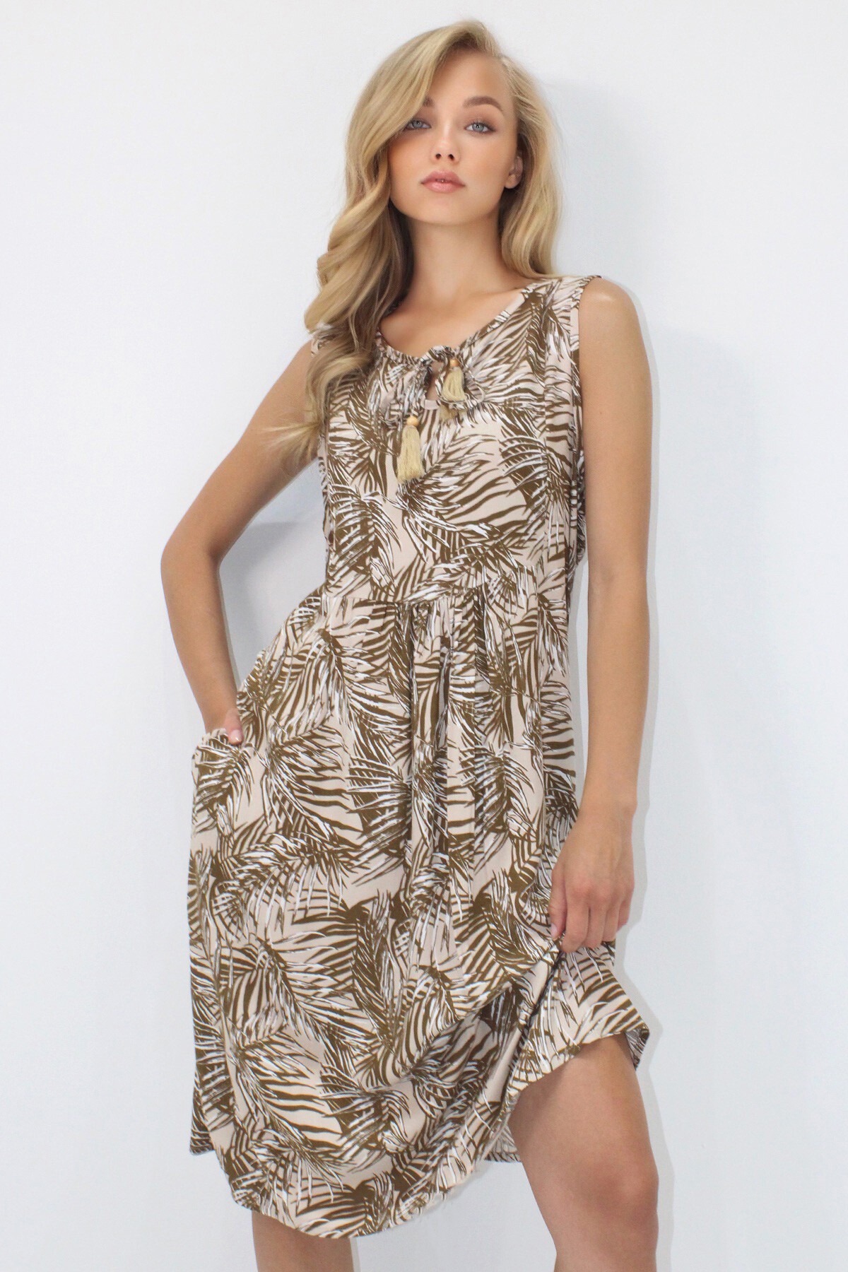 Kahverengi Bisiklet Yaka Bağlama Detaylı Desenli Çift Cepli Dokuma Viskon Elbise