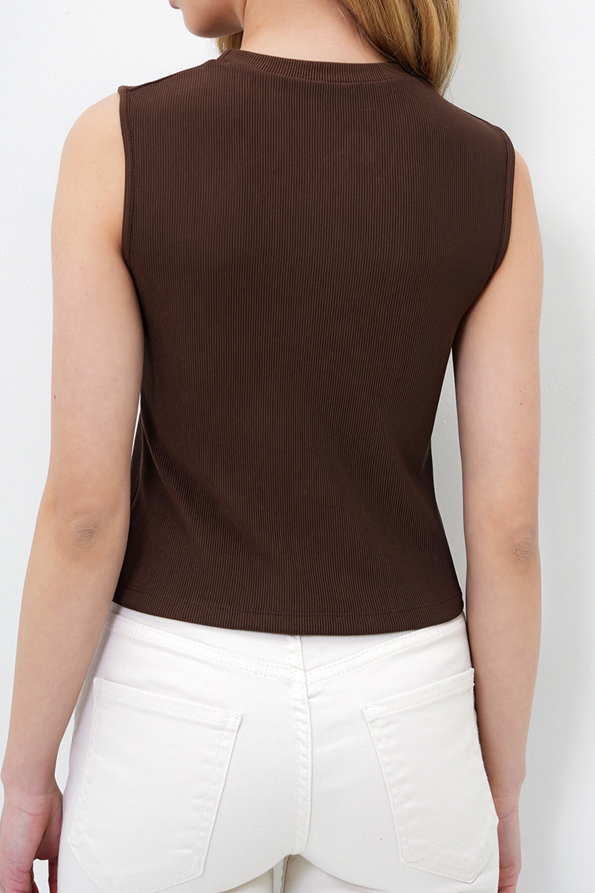 Kahverengi Bisiklet Yaka İnci Çakımlı Yazlık Crop Bluz